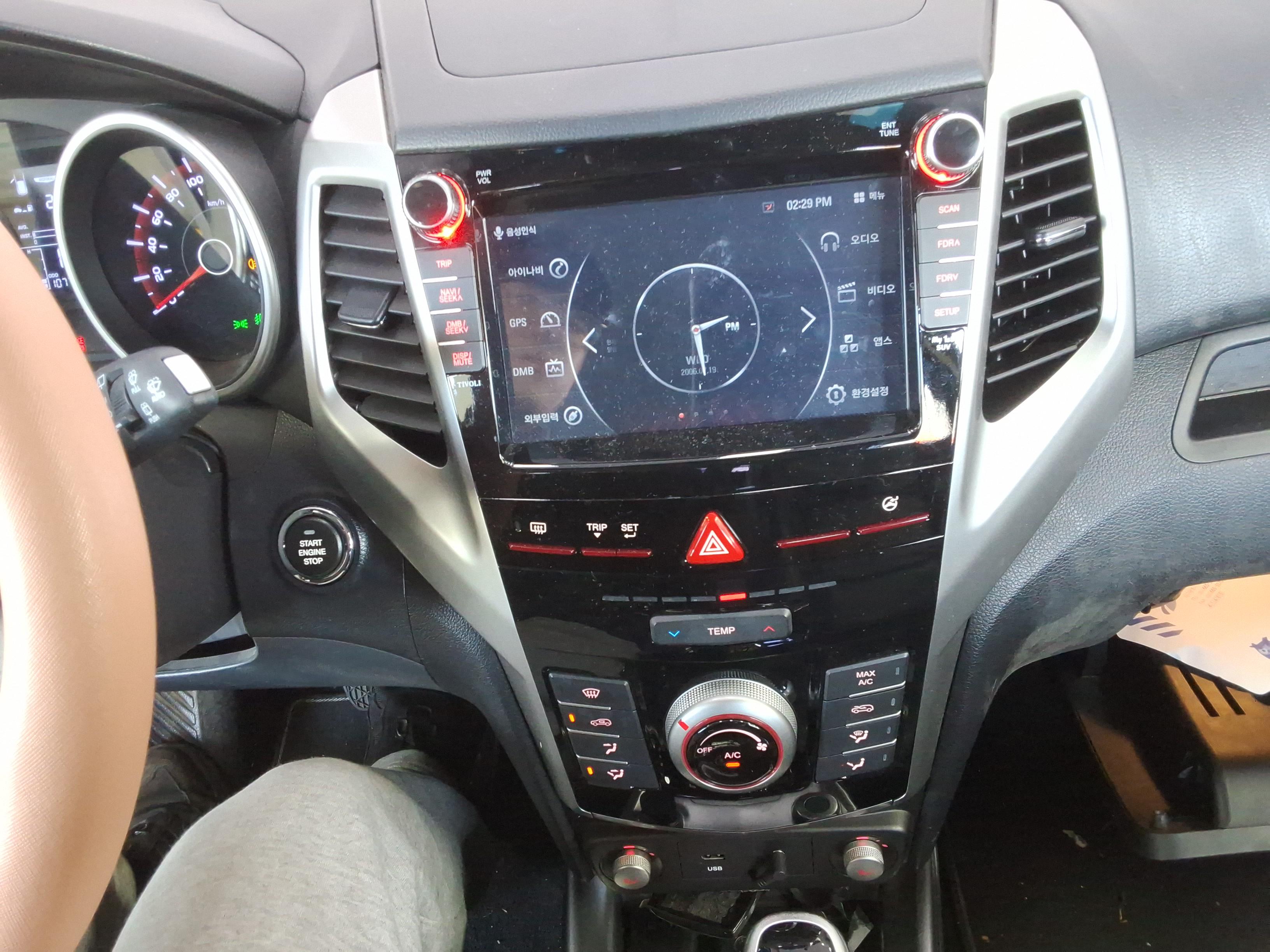 KG Mobility Tivoli 2016 - Image 18