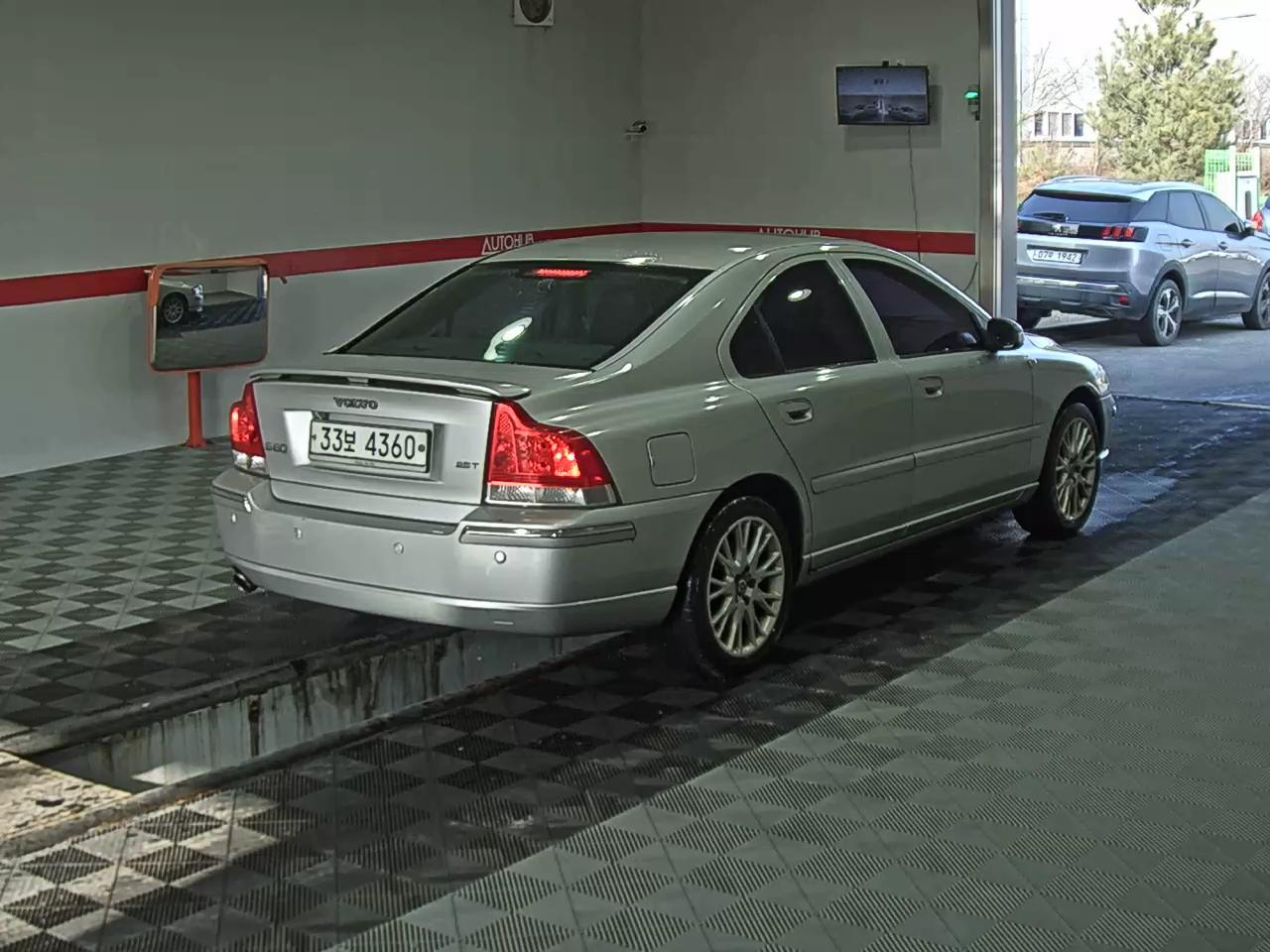 VOLVO 볼보 - 4