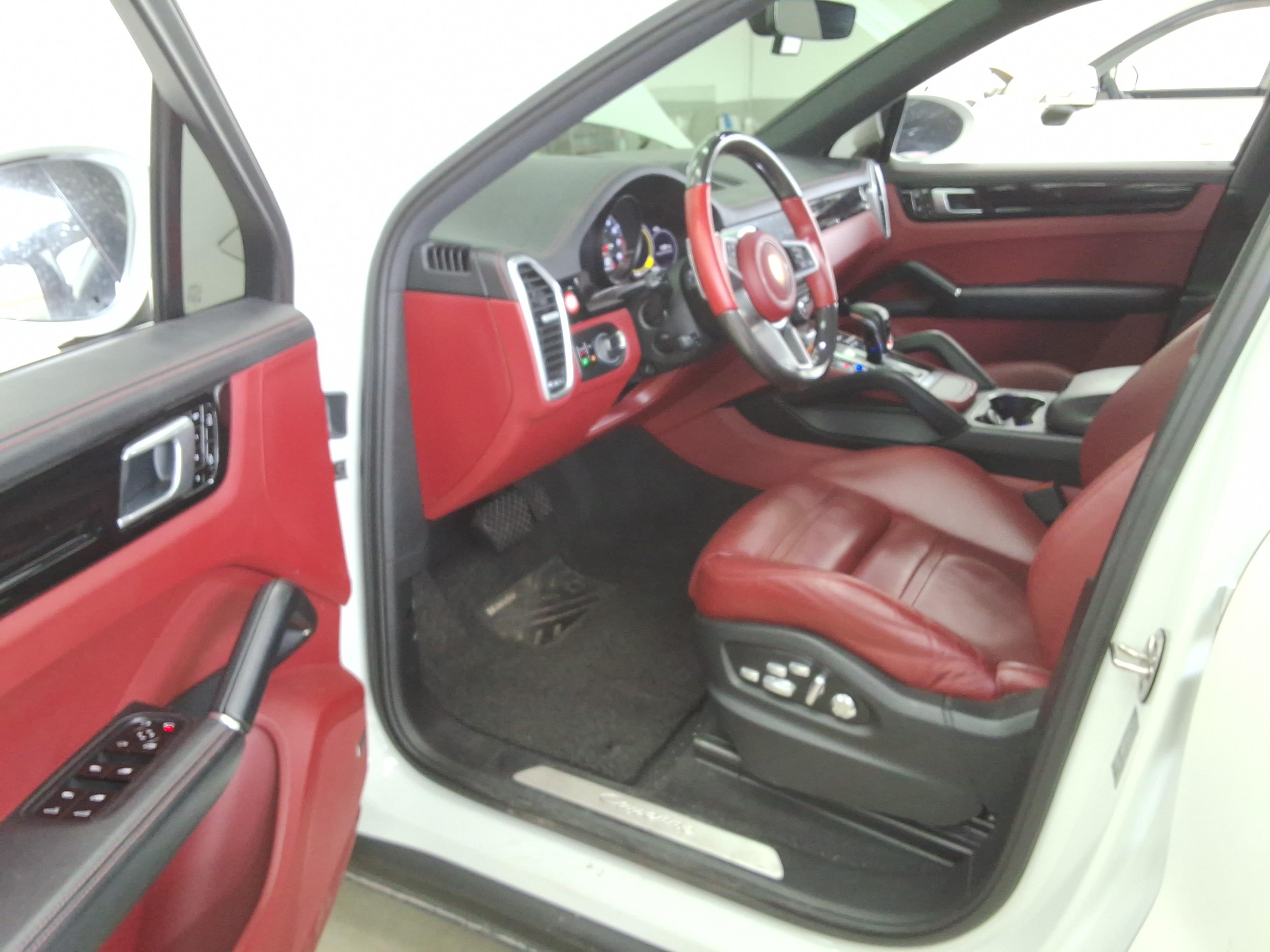 PORSCHE 카이엔 - 10