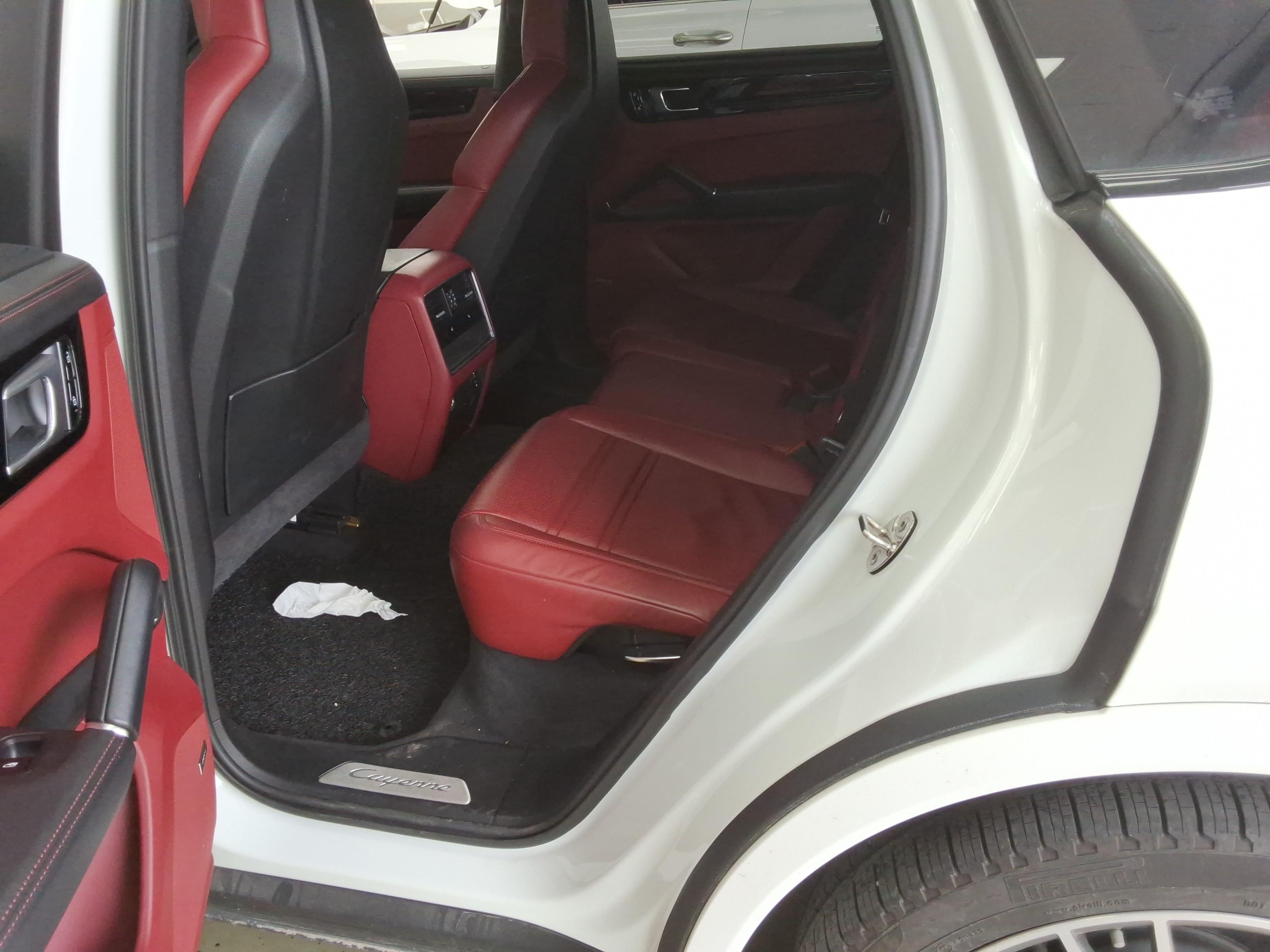 PORSCHE 카이엔 - 12