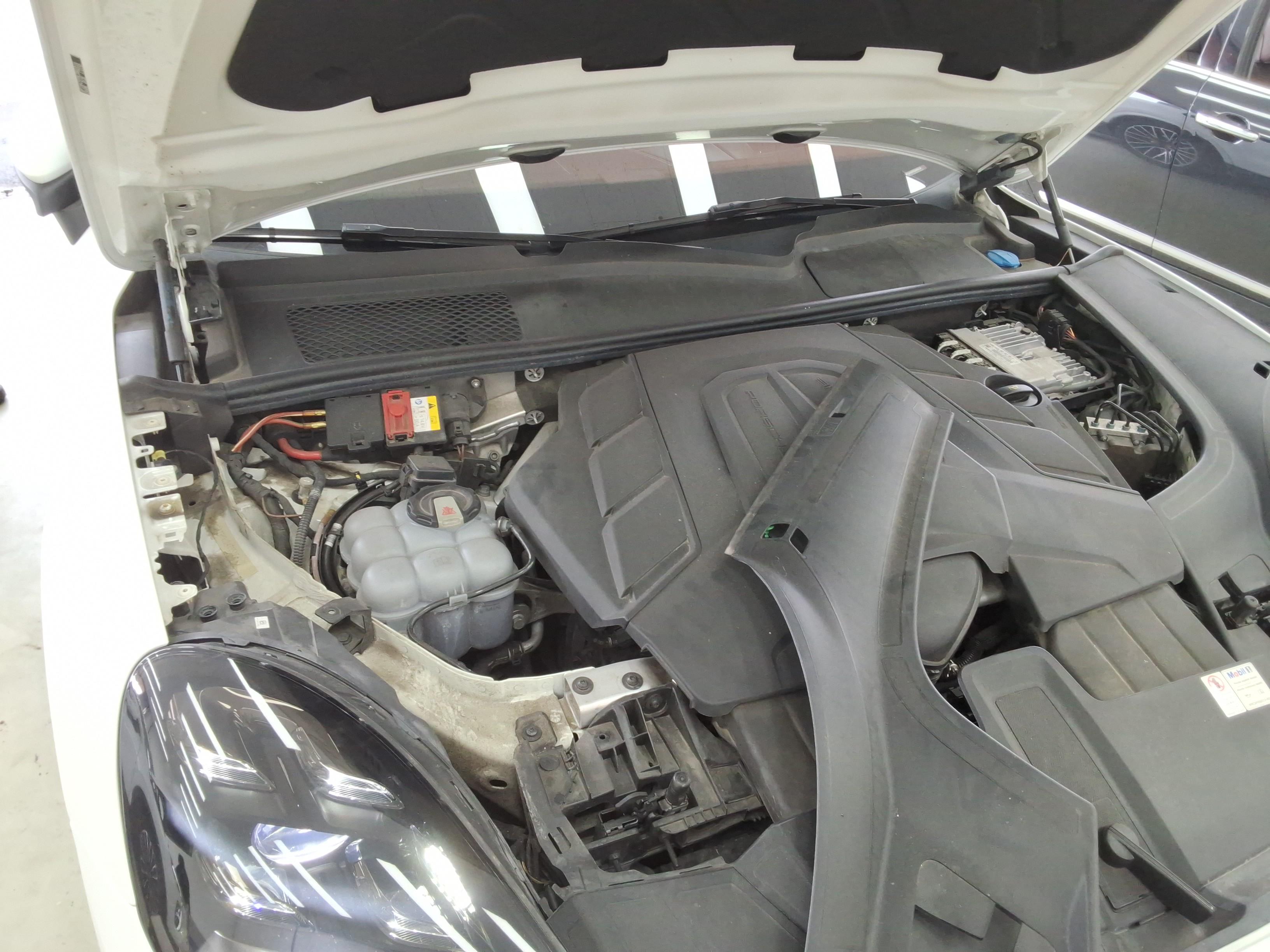 PORSCHE 카이엔 - 16