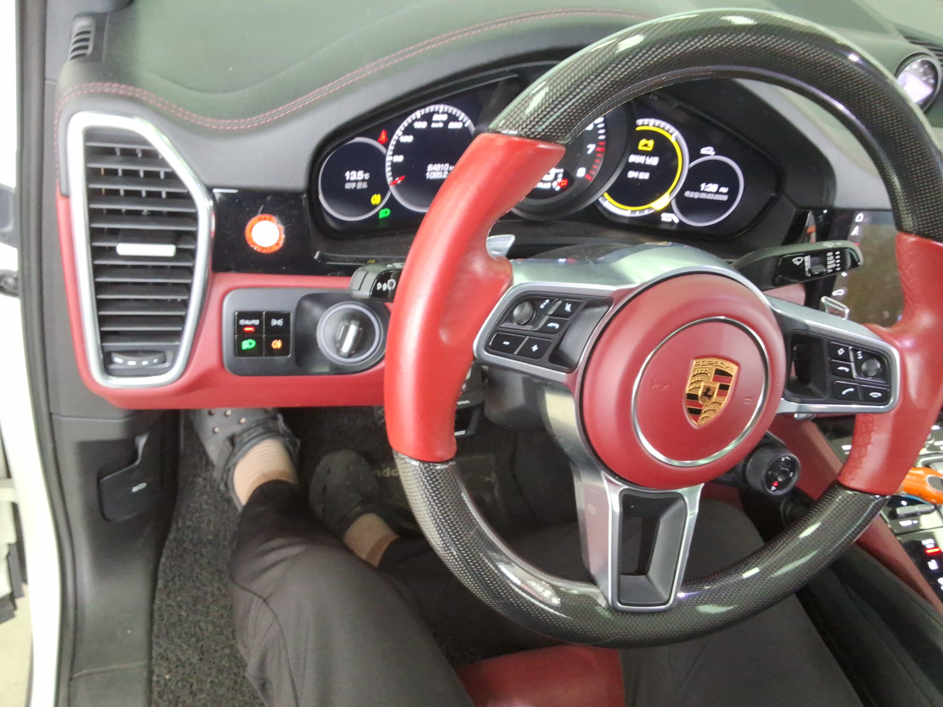 PORSCHE 카이엔 - 17