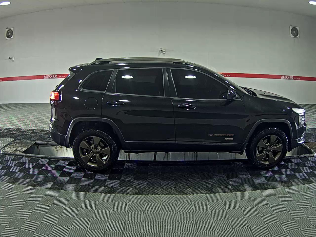 Jeep Cherokee - 3