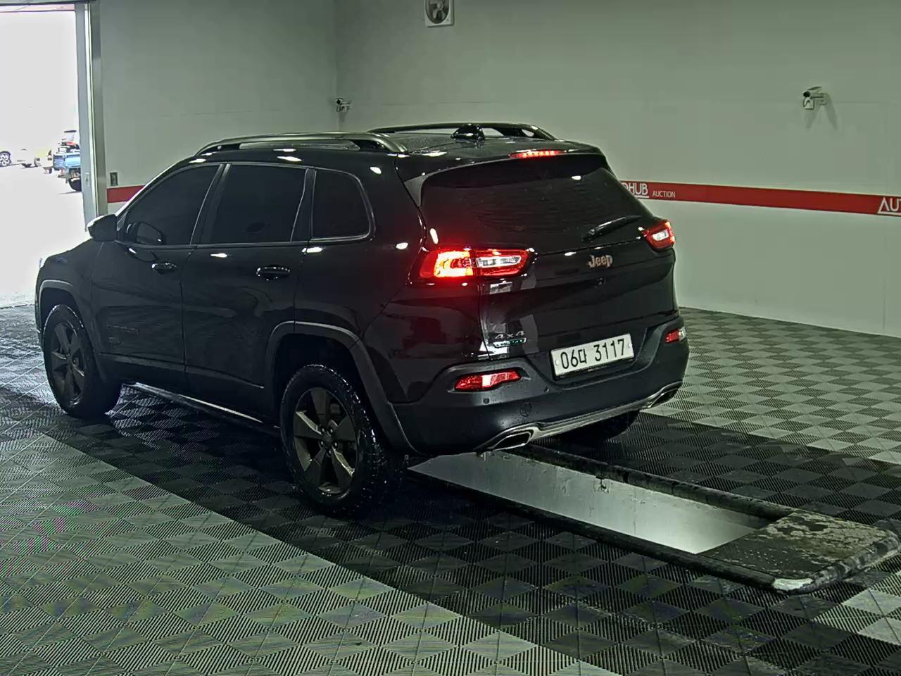 Jeep Cherokee - 5