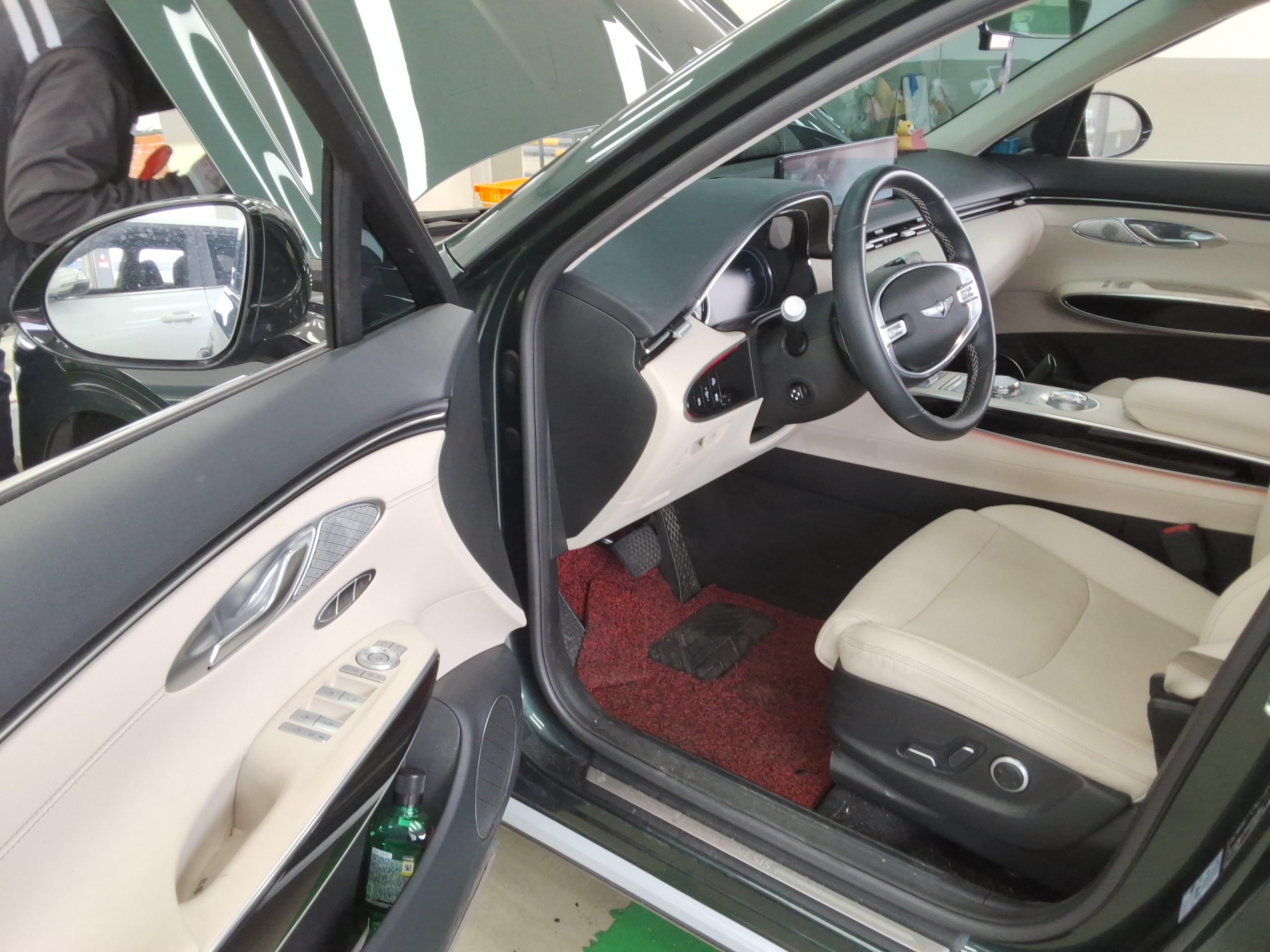 Genesis GV70 - 10