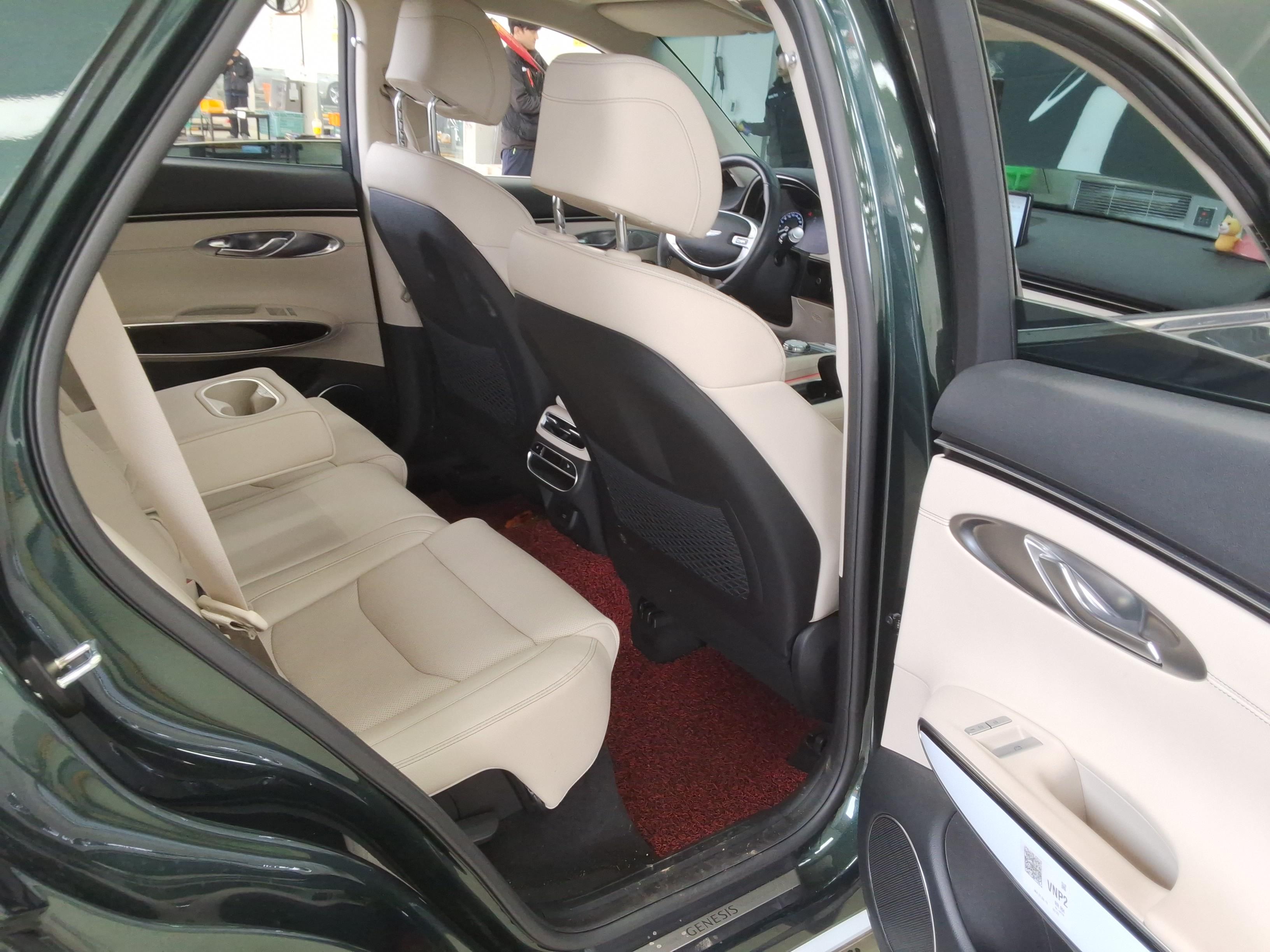 Genesis GV70 - 13