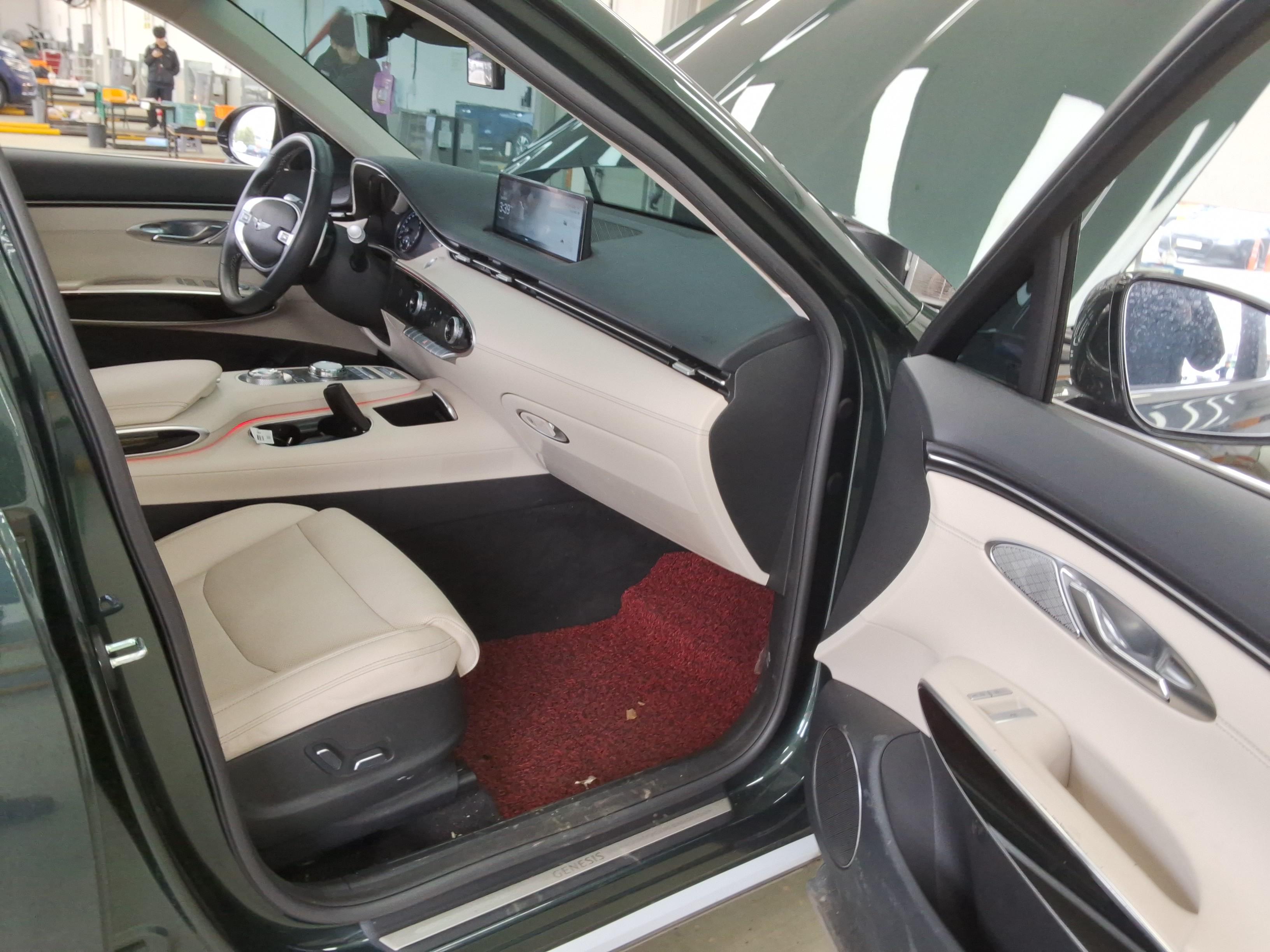 Genesis GV70 - 14