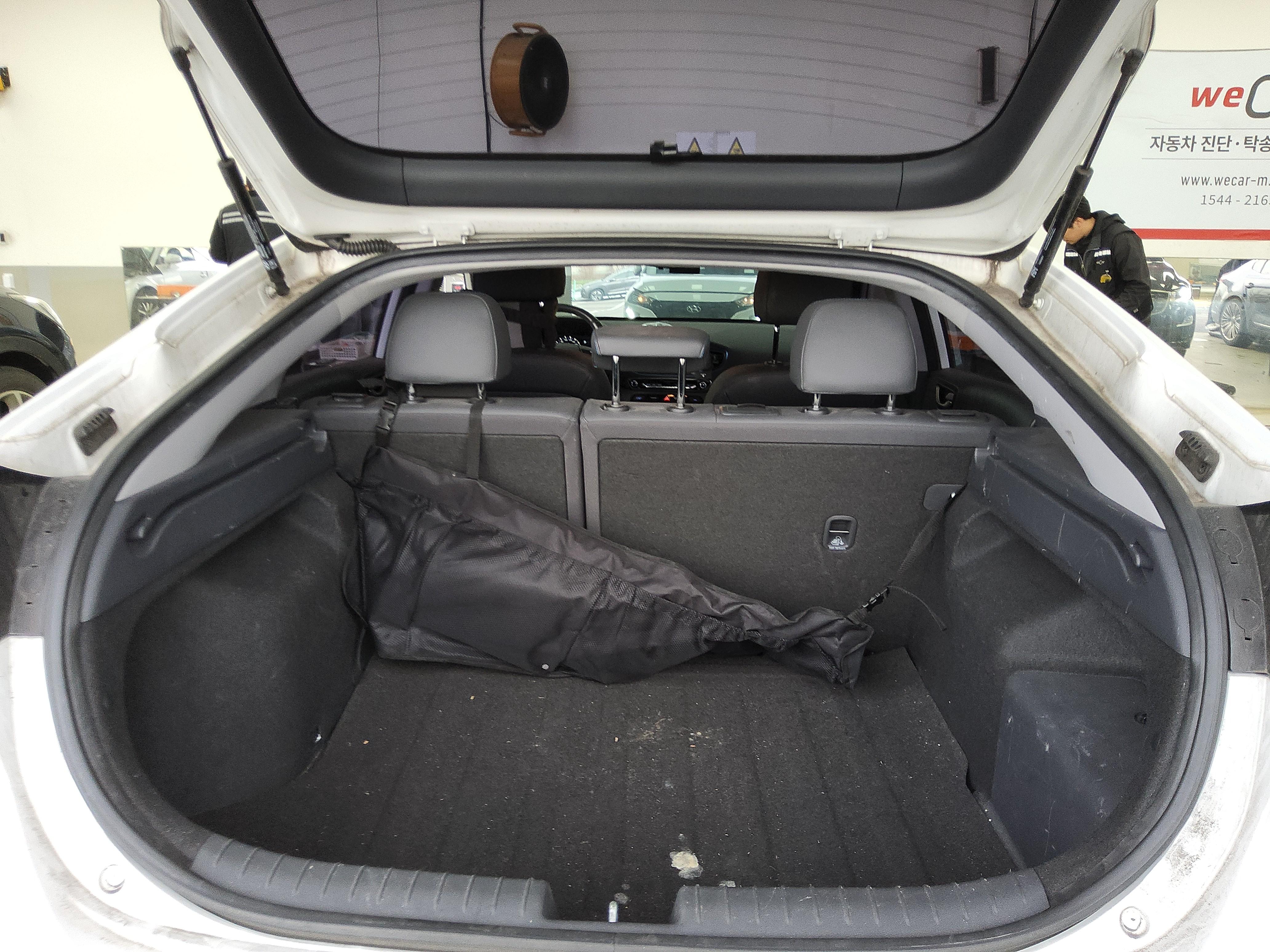 هيونداي أيونيك 2017 - صورة 12