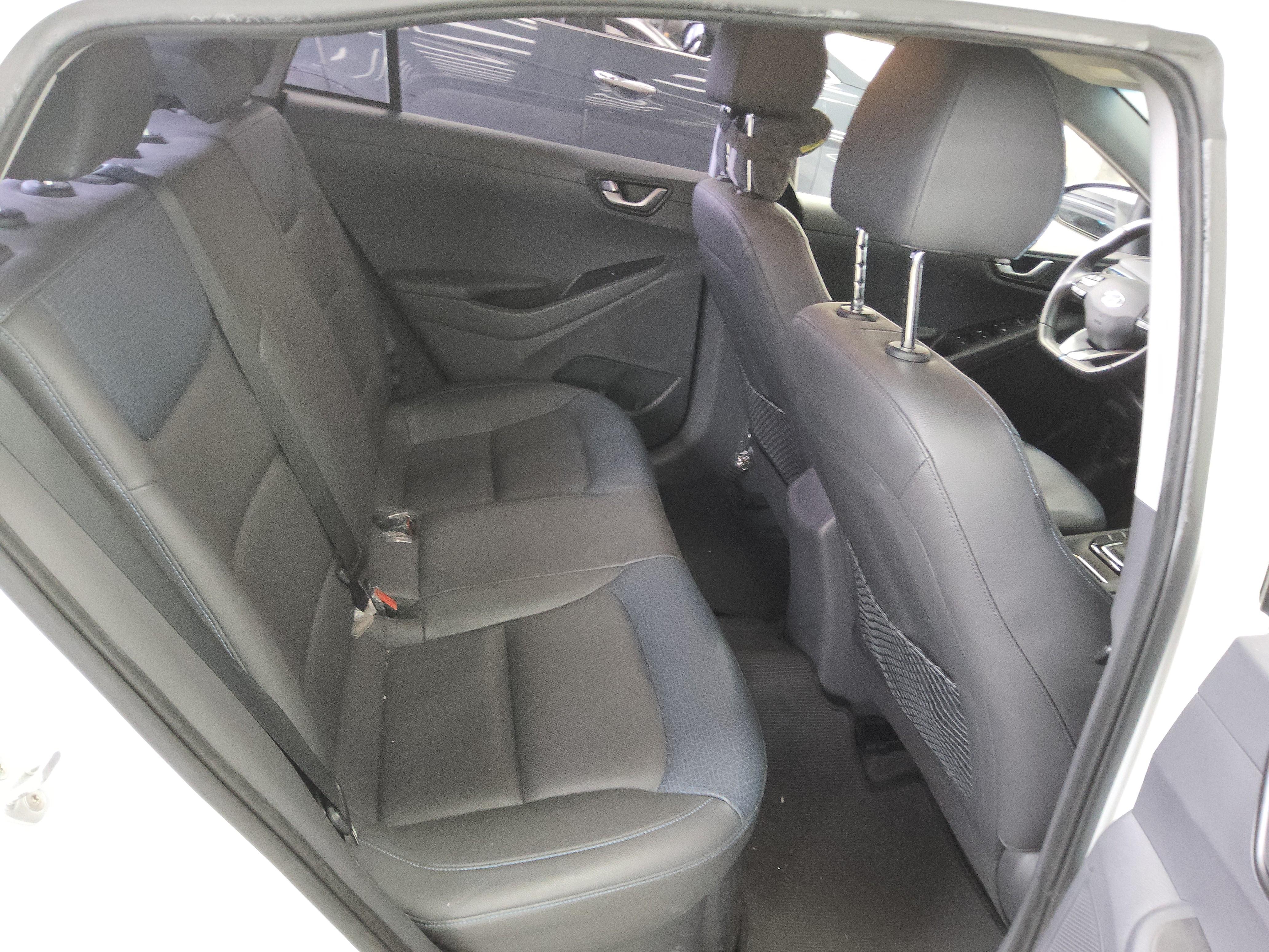 هيونداي أيونيك 2017 - صورة 13