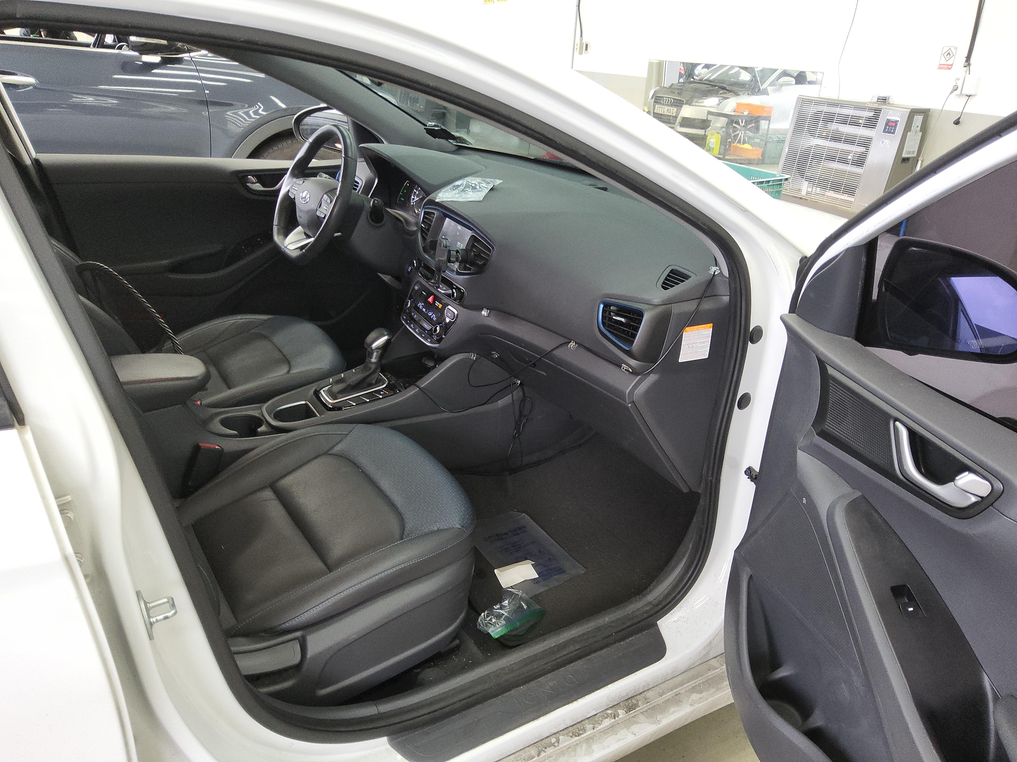 هيونداي أيونيك 2017 - صورة 14