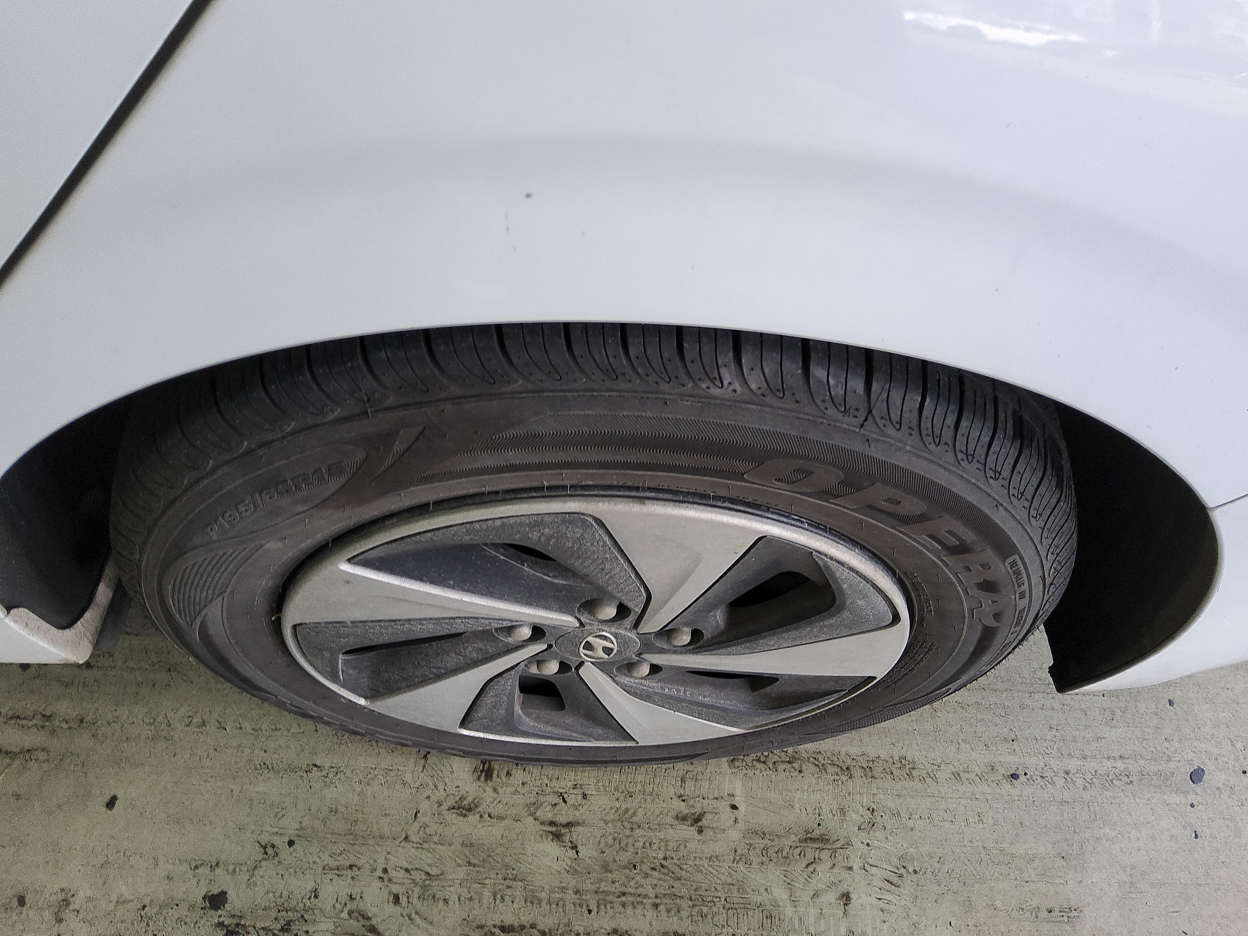 هيونداي أيونيك 2017 - صورة 20