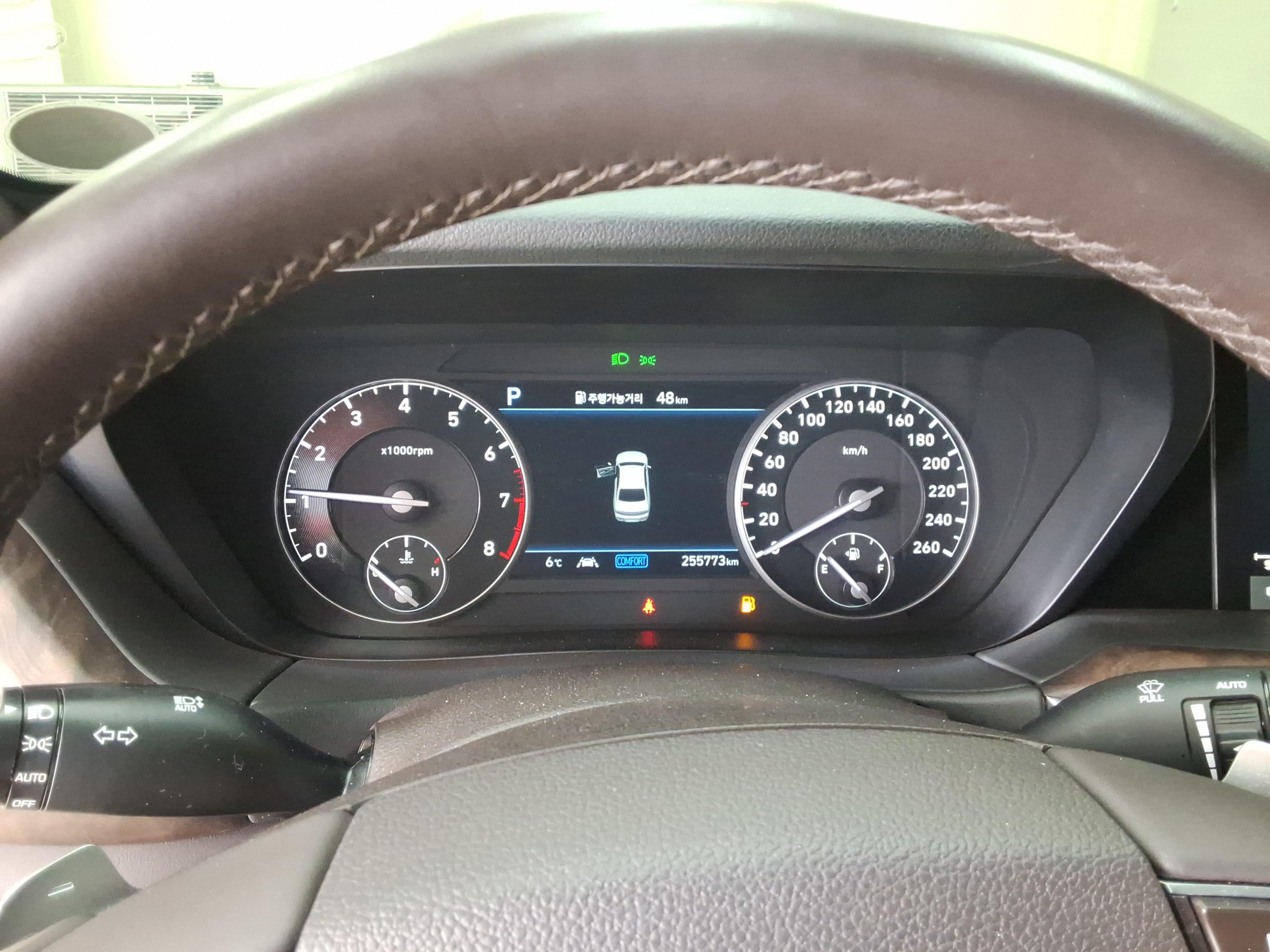 Genesis G90 - 8