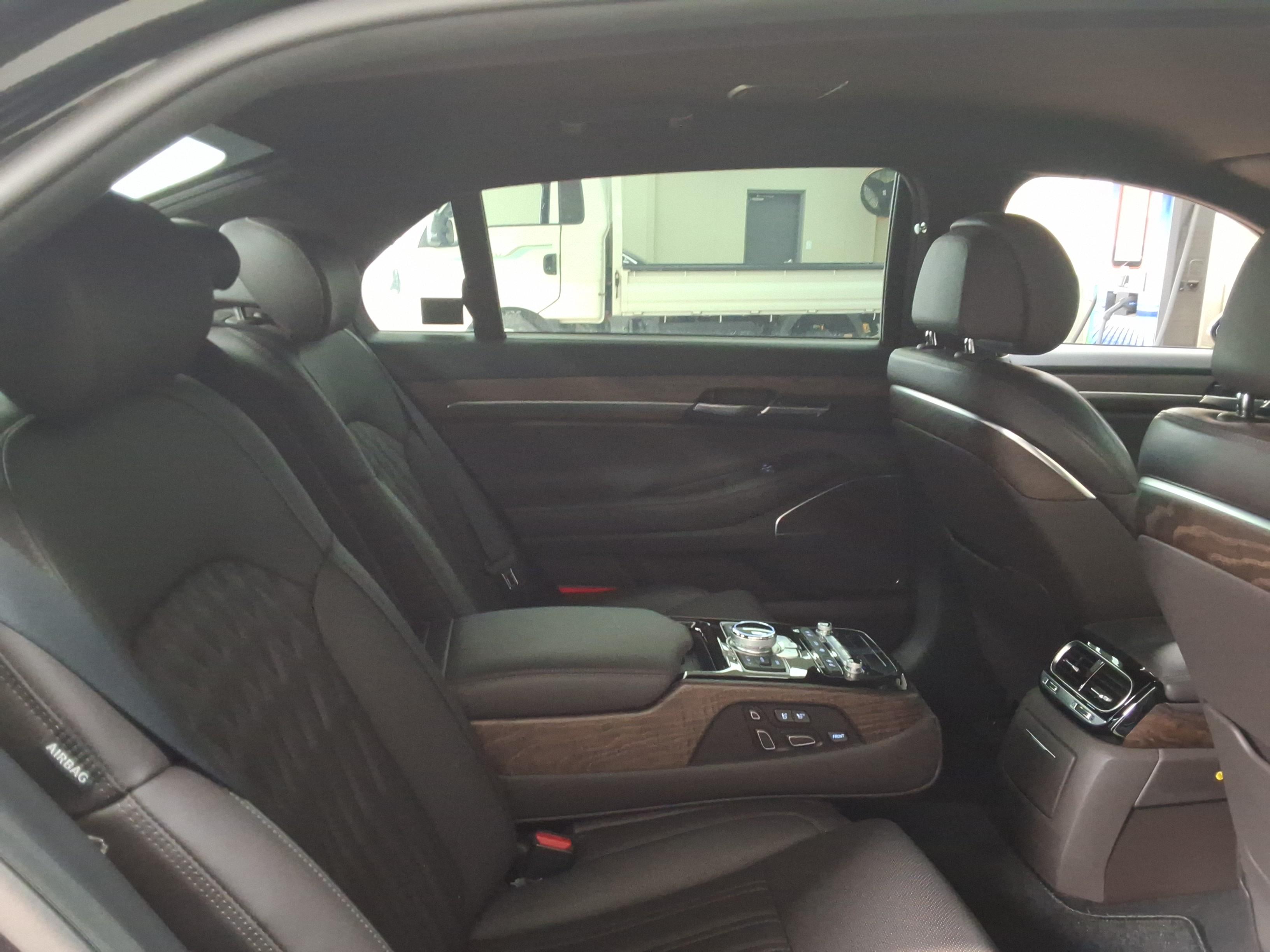 Genesis G90 - 13