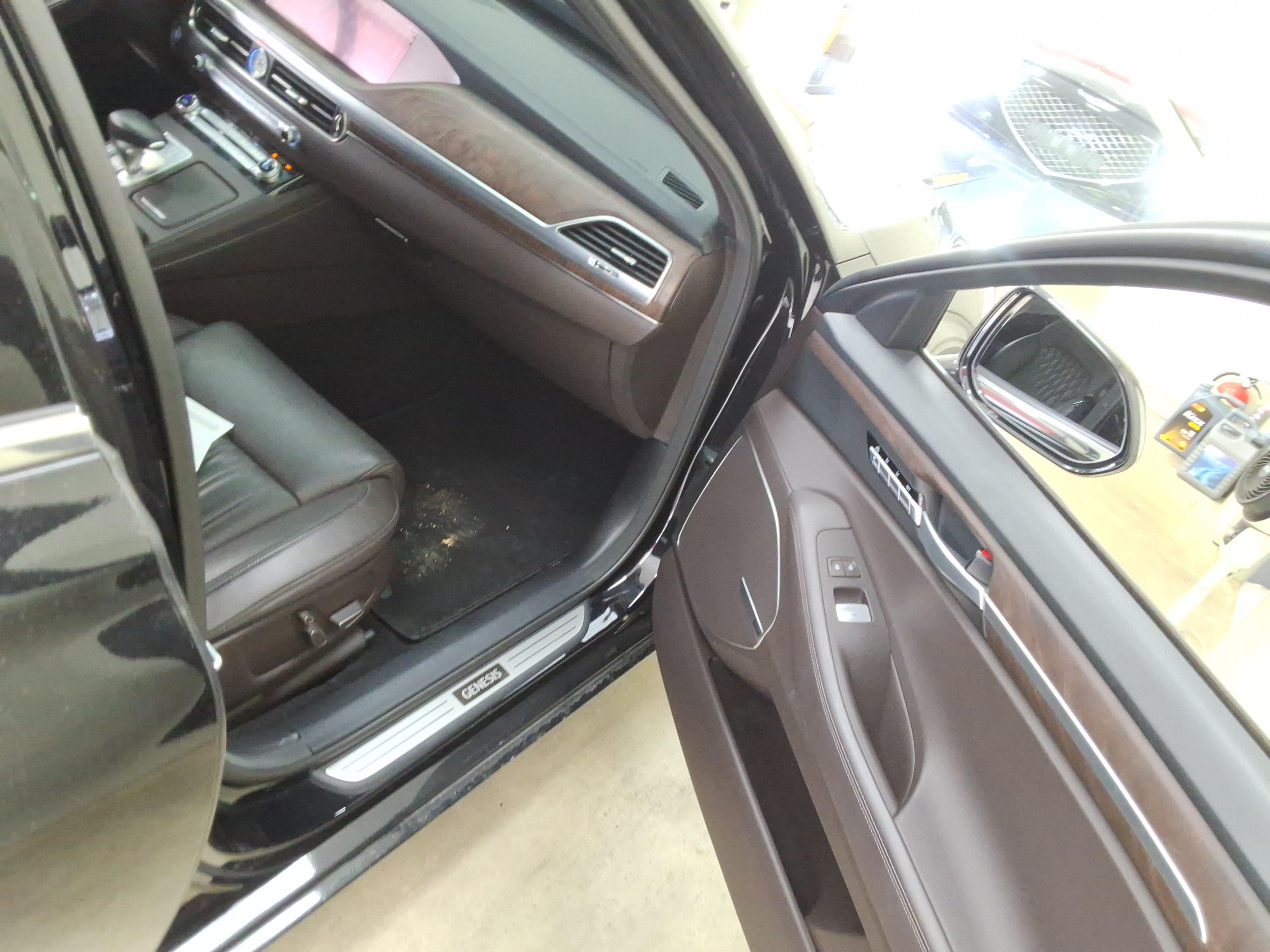 Genesis G90 - 14