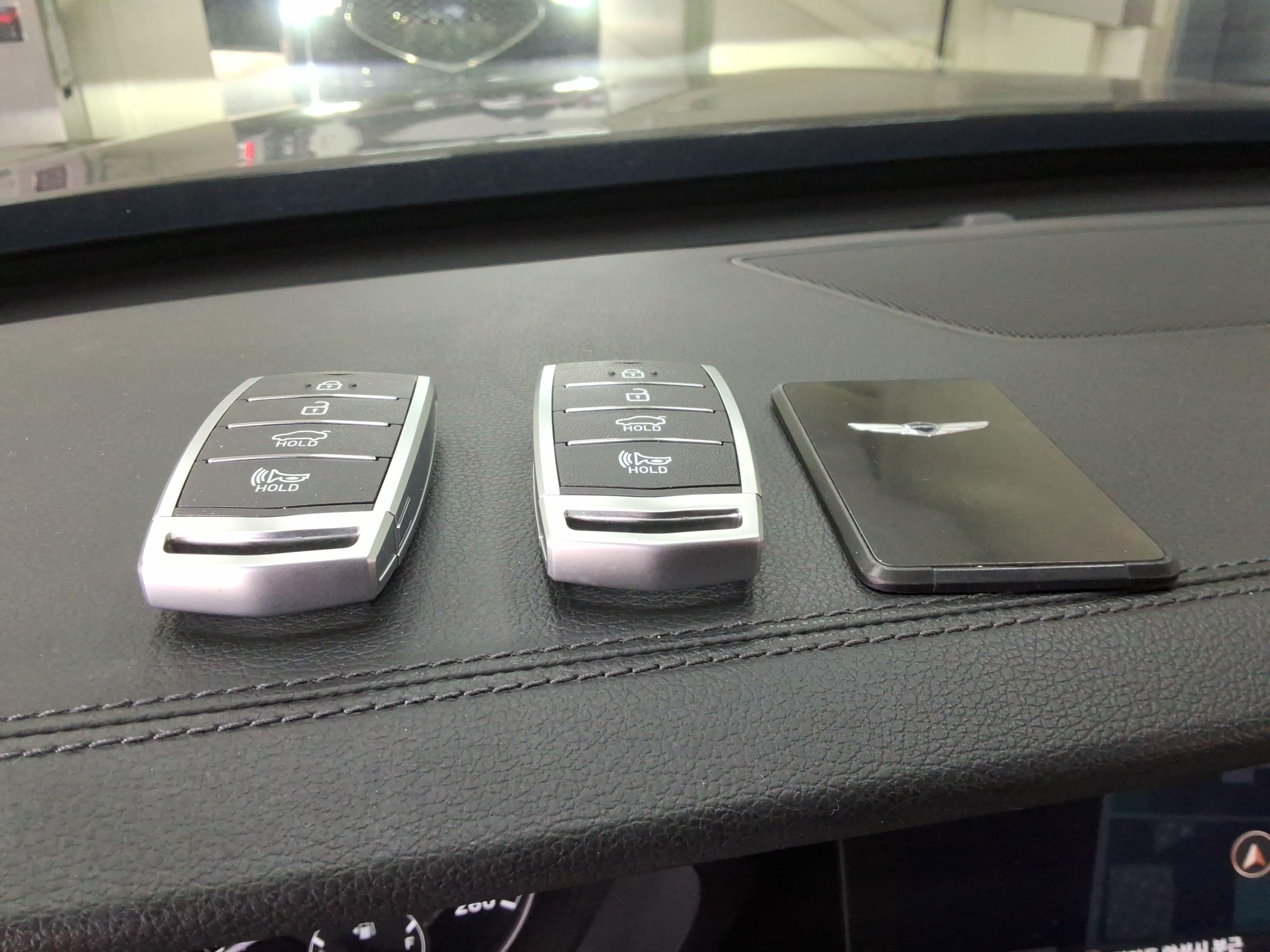 Genesis G90 - 18