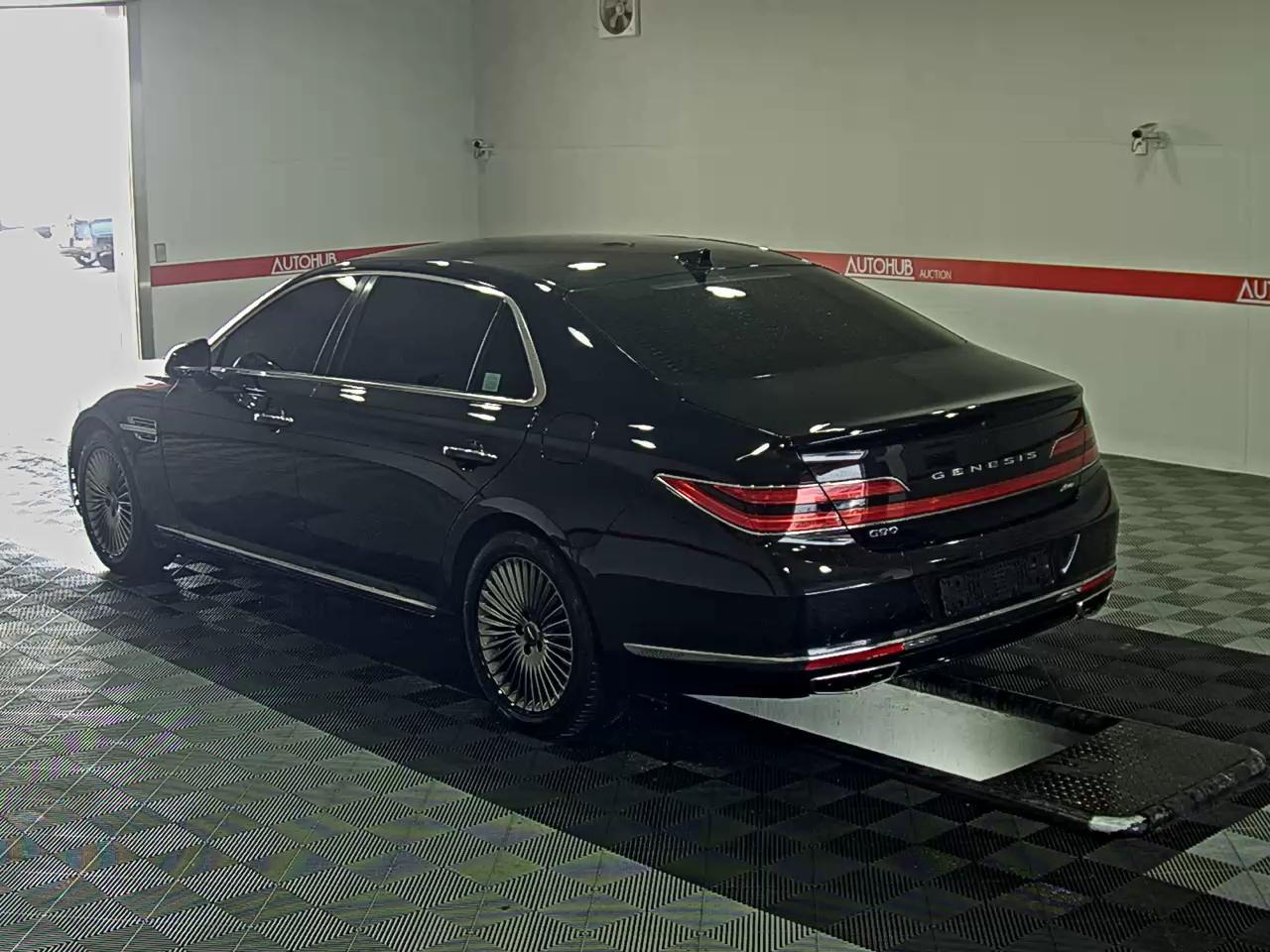 Genesis G90 - 5