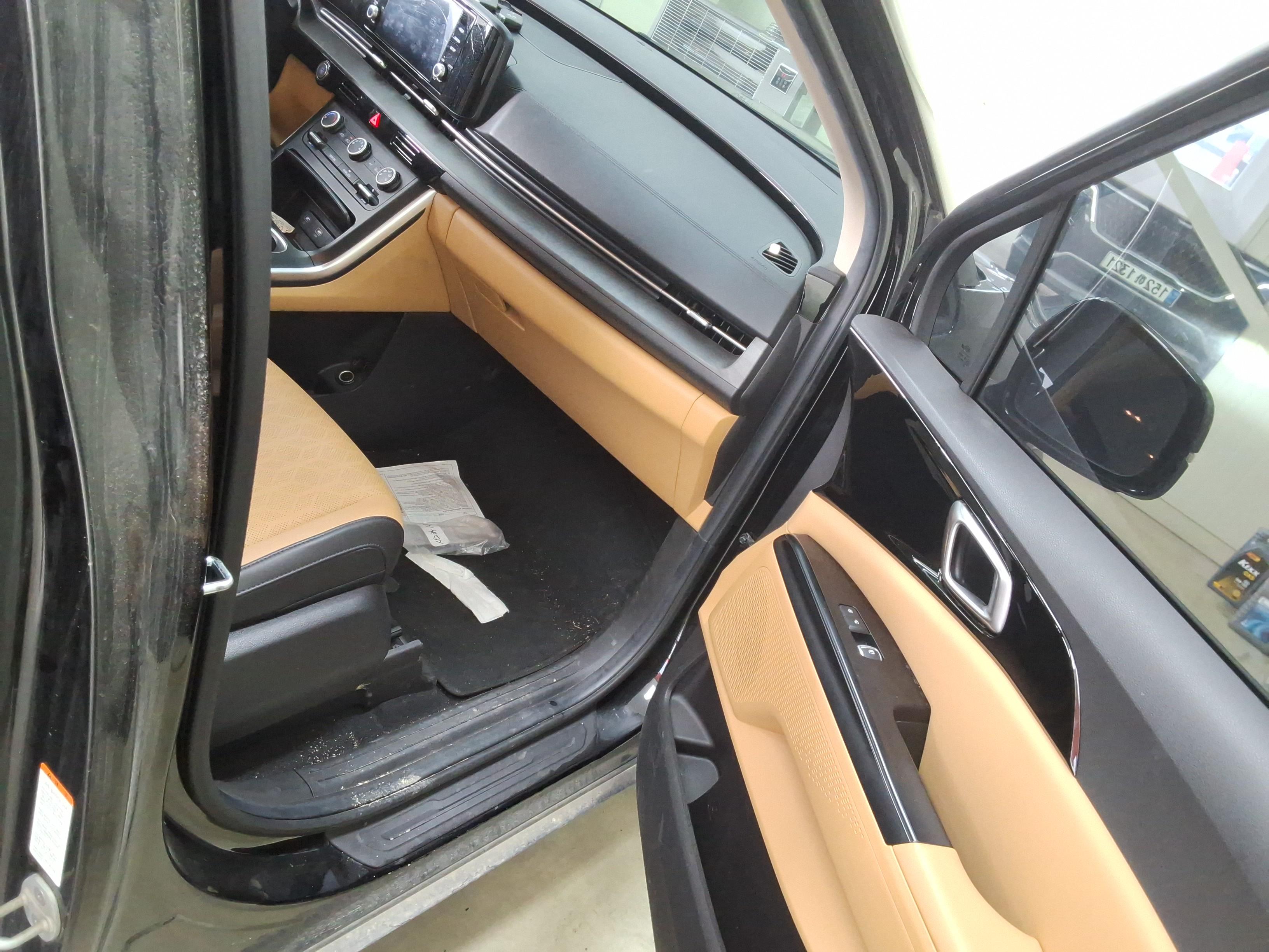 كيا كارنيفال 2021 - صورة 14