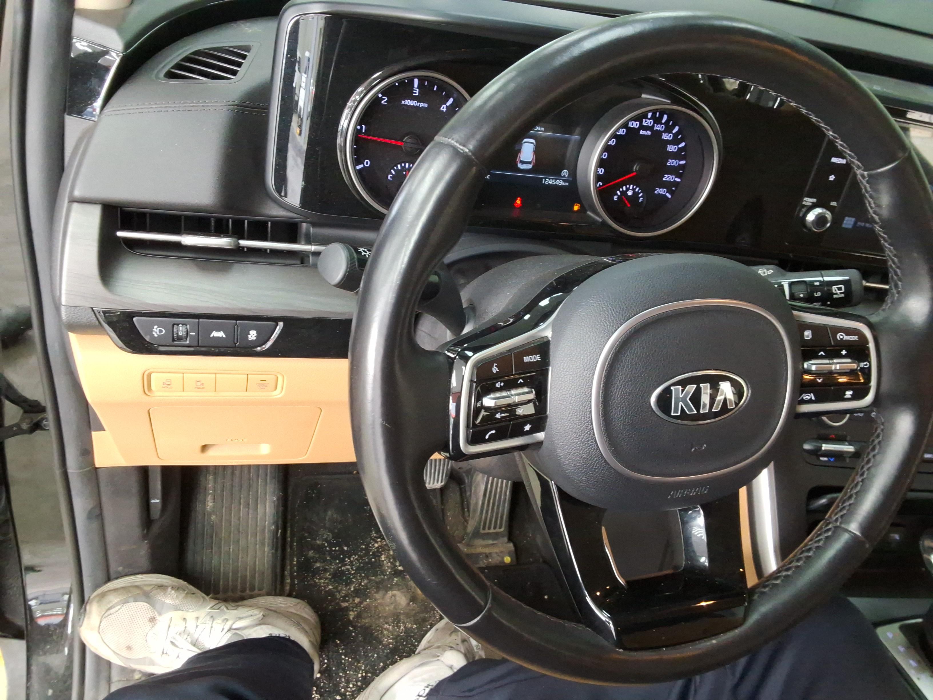 كيا كارنيفال 2021 - صورة 16