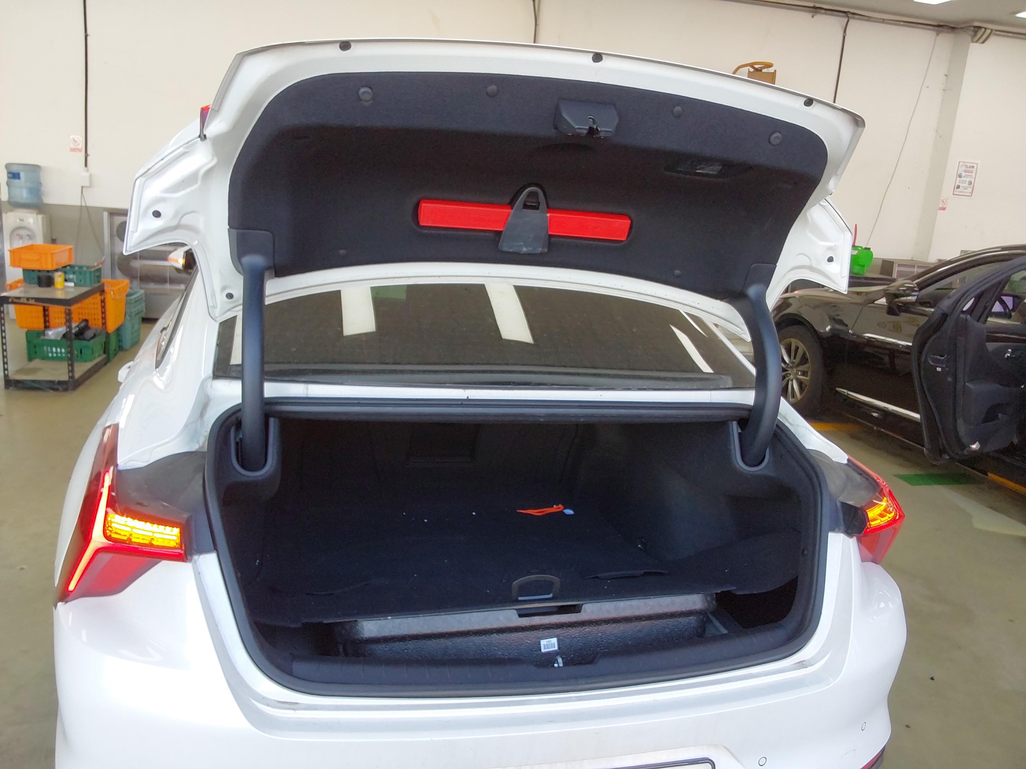 كيا K8 2022 - صورة 12