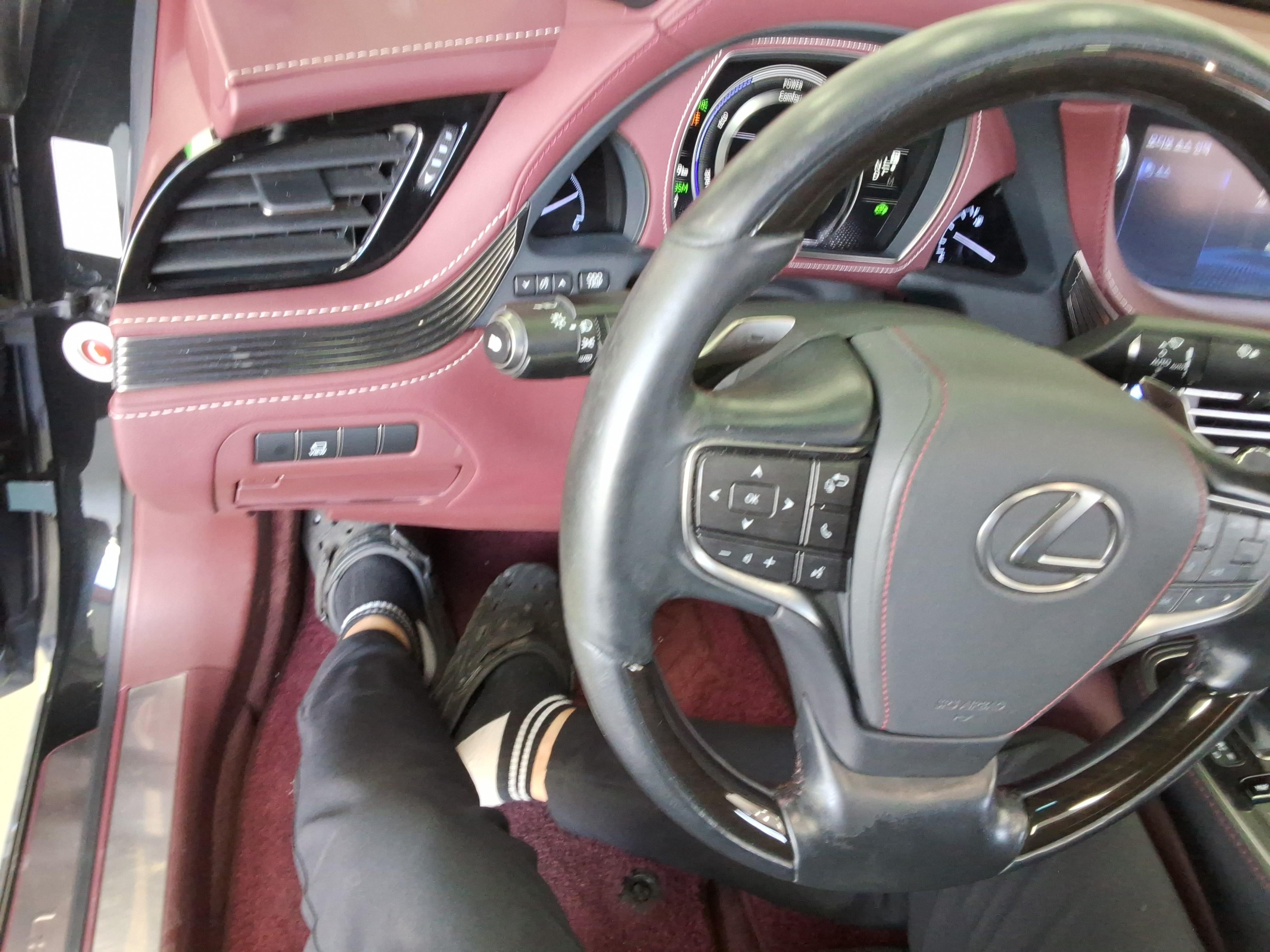 LEXUS LS - 17