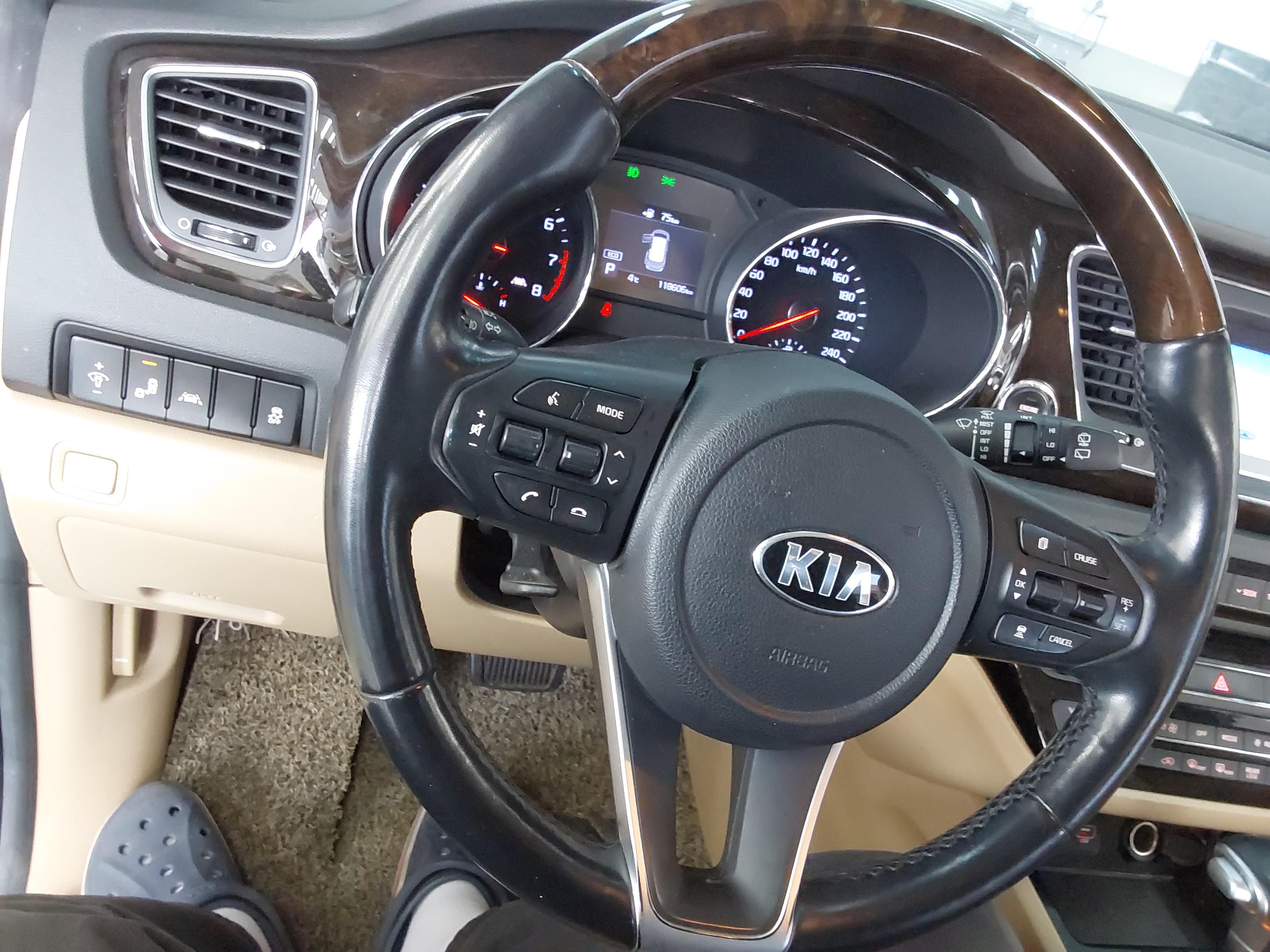 Kia New Carnival 2020 - Image 18