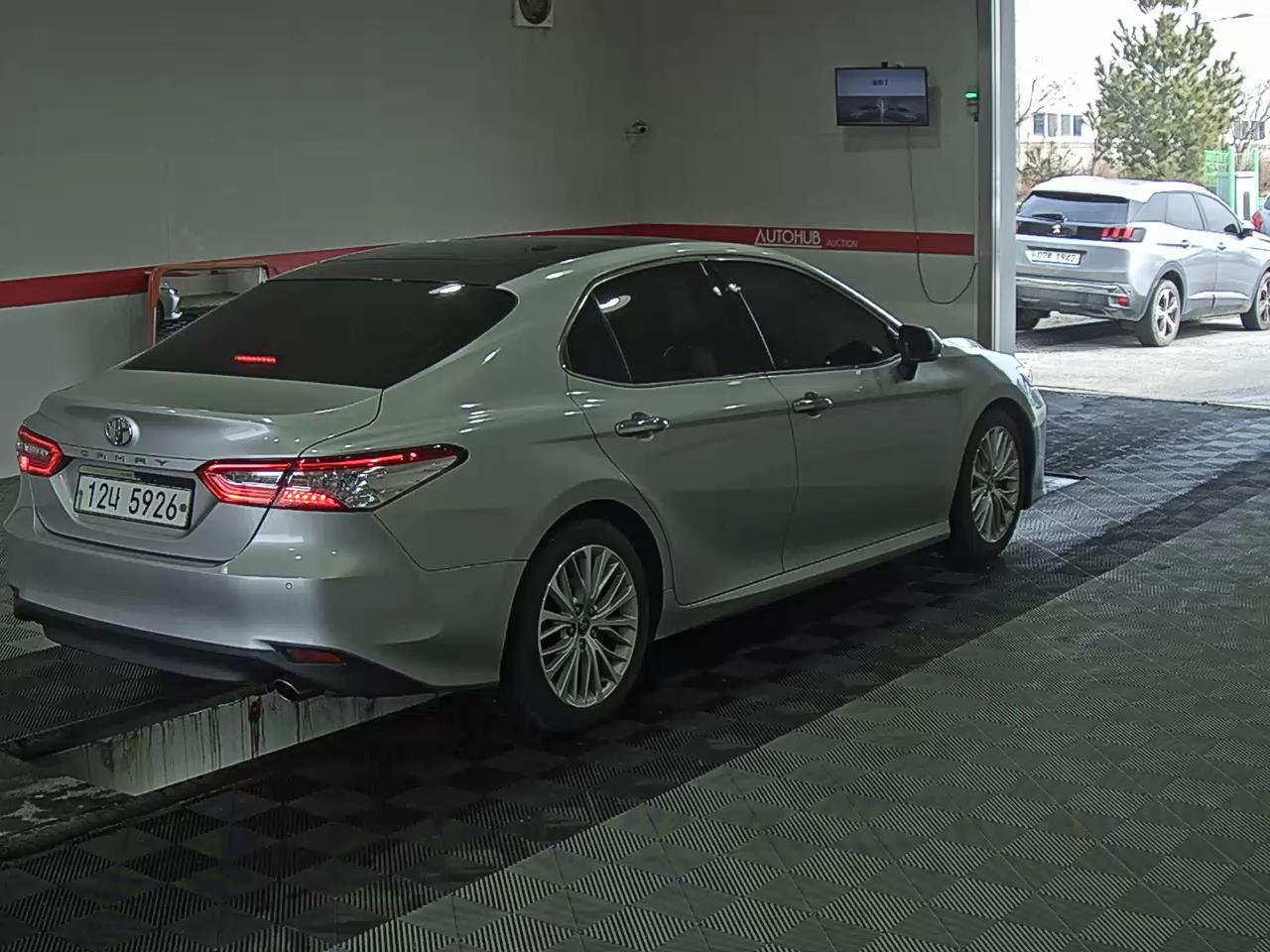 Toyota Camry - 4