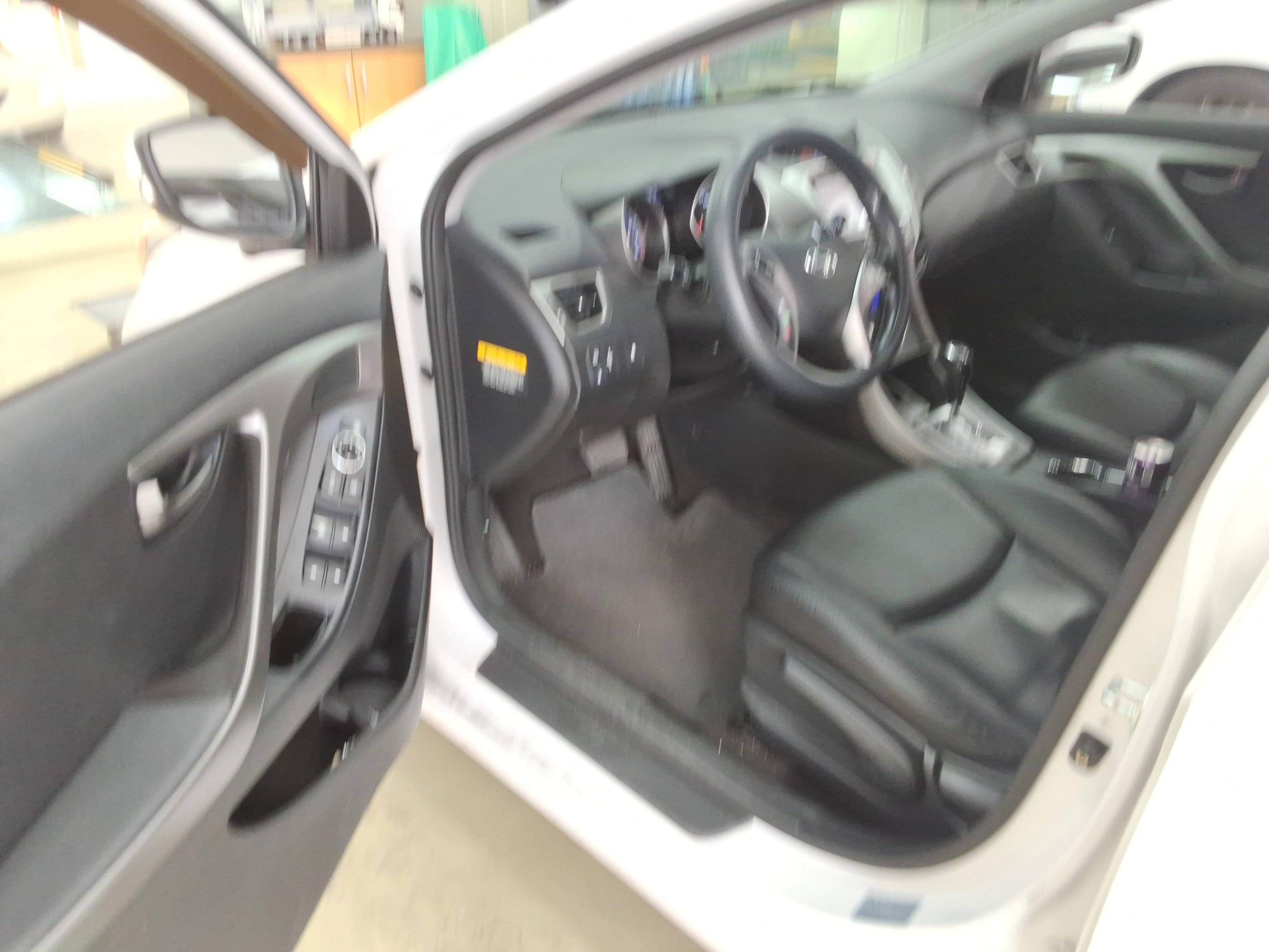 Hyundai Elantra 2014 - Image 9