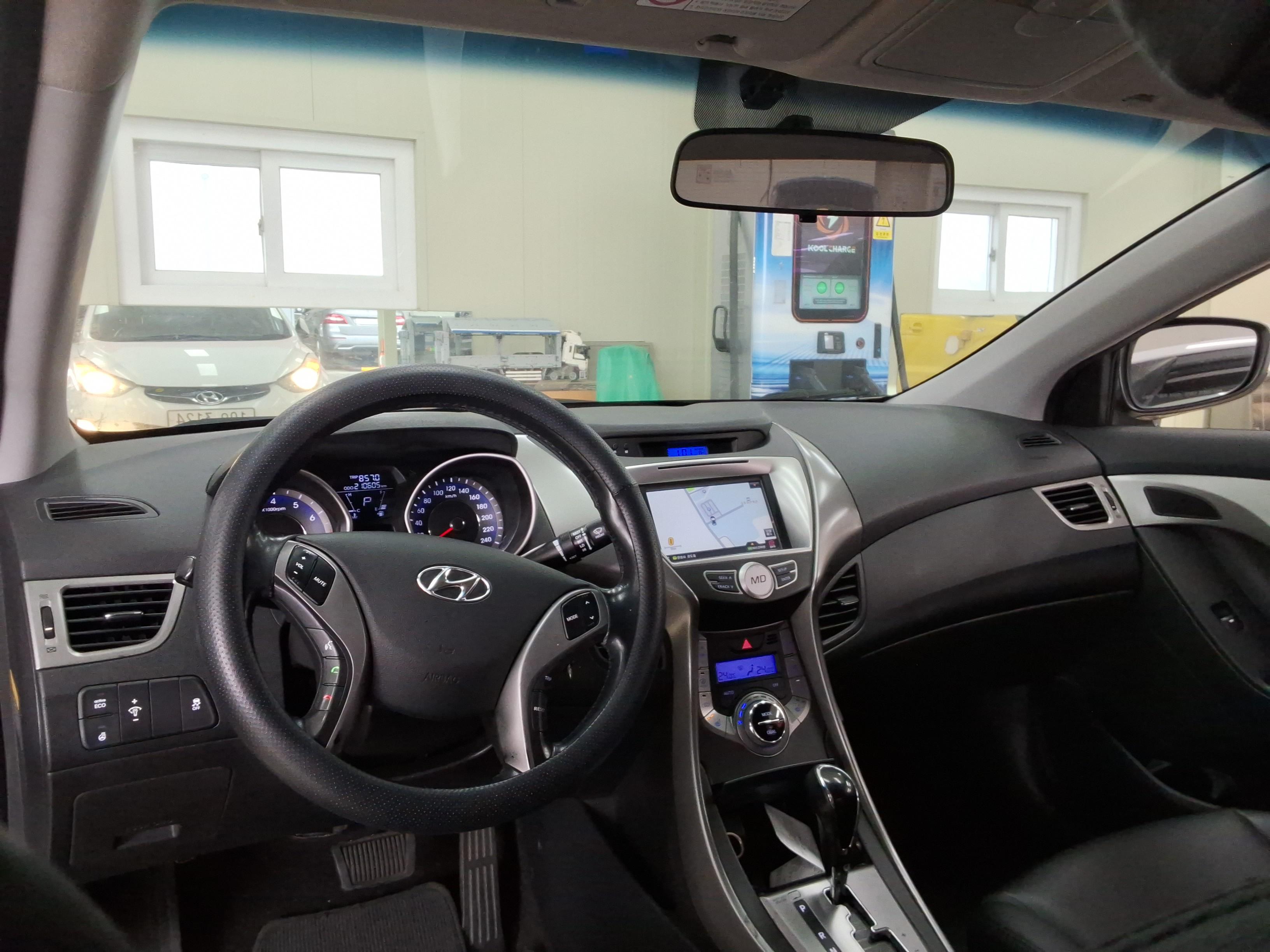 Hyundai Elantra 2014 - Image 10