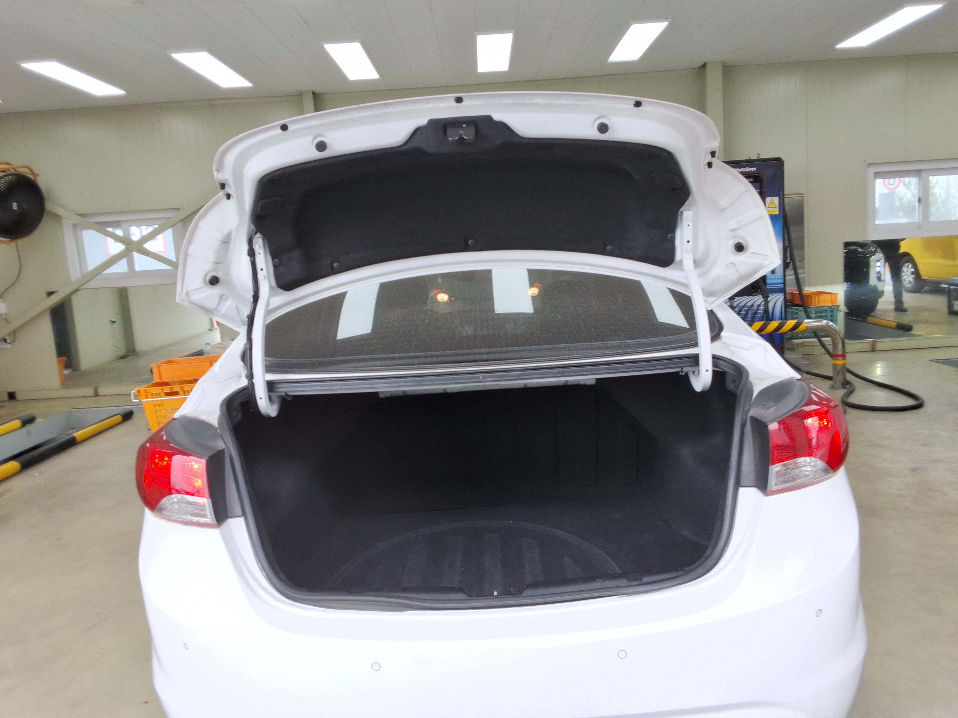 Hyundai Elantra 2014 - Image 12