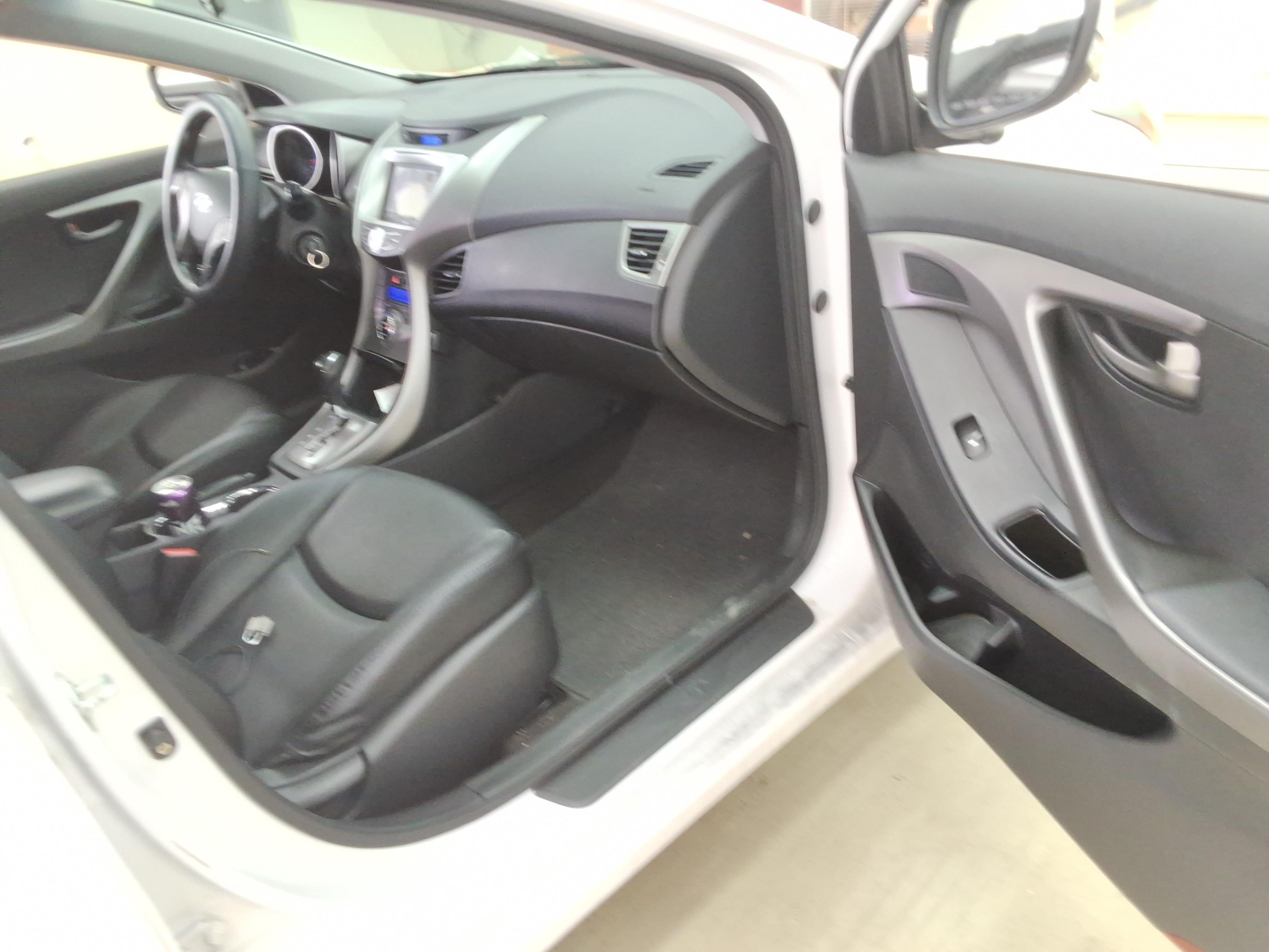 Hyundai Elantra 2014 - Image 14