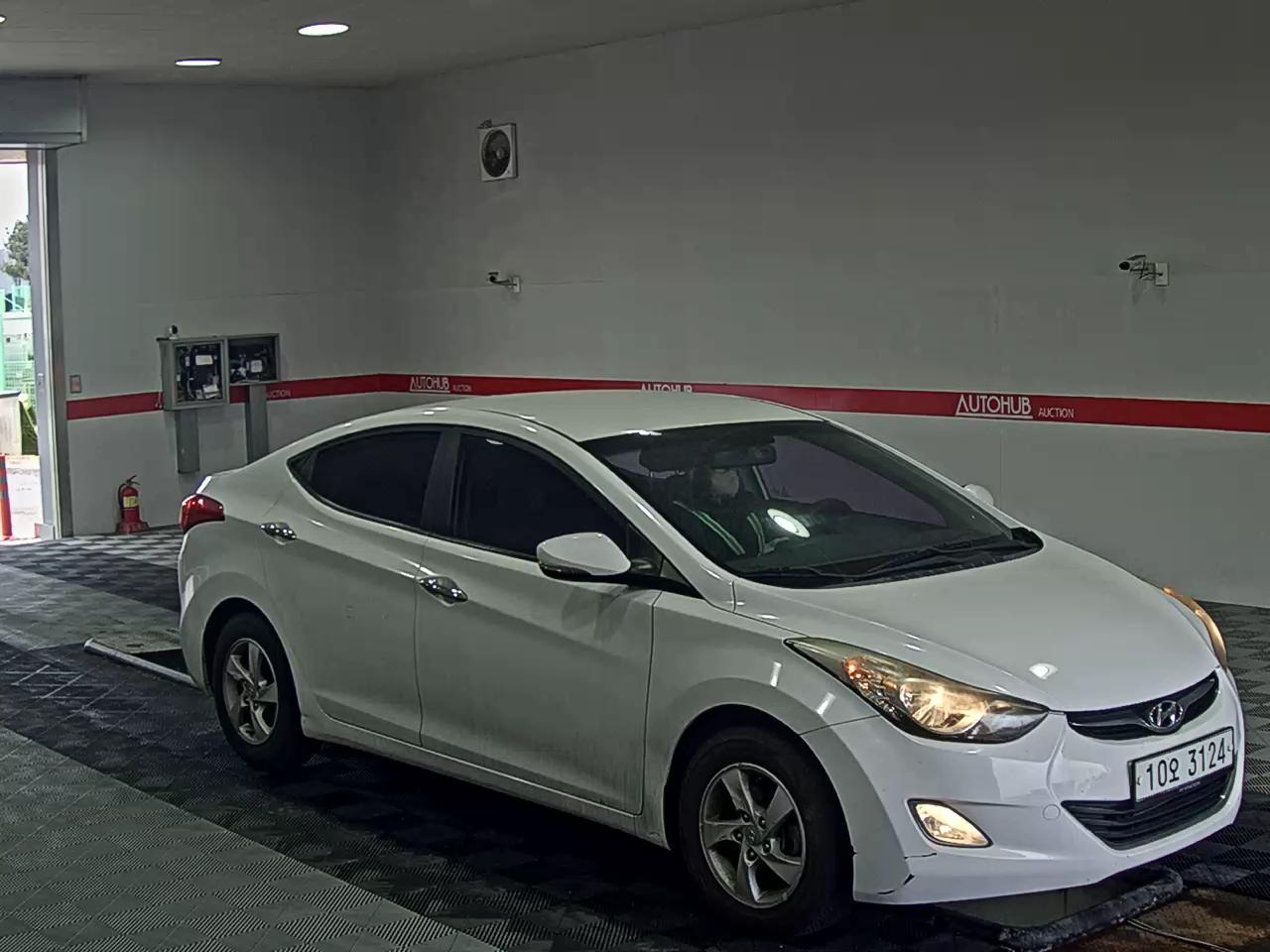 Hyundai Elantra 2014 - Image 2