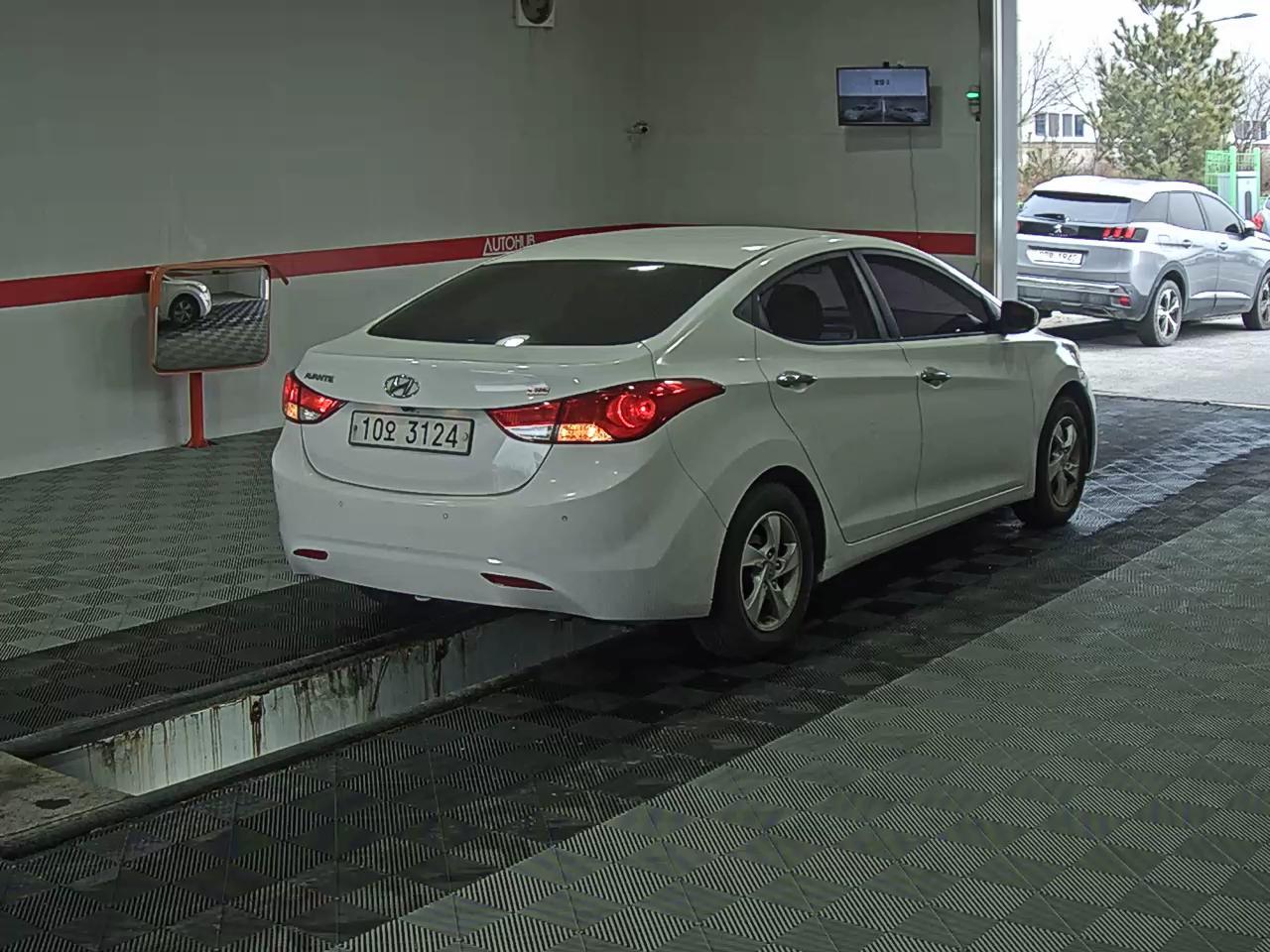 Hyundai Elantra 2014 - Image 4