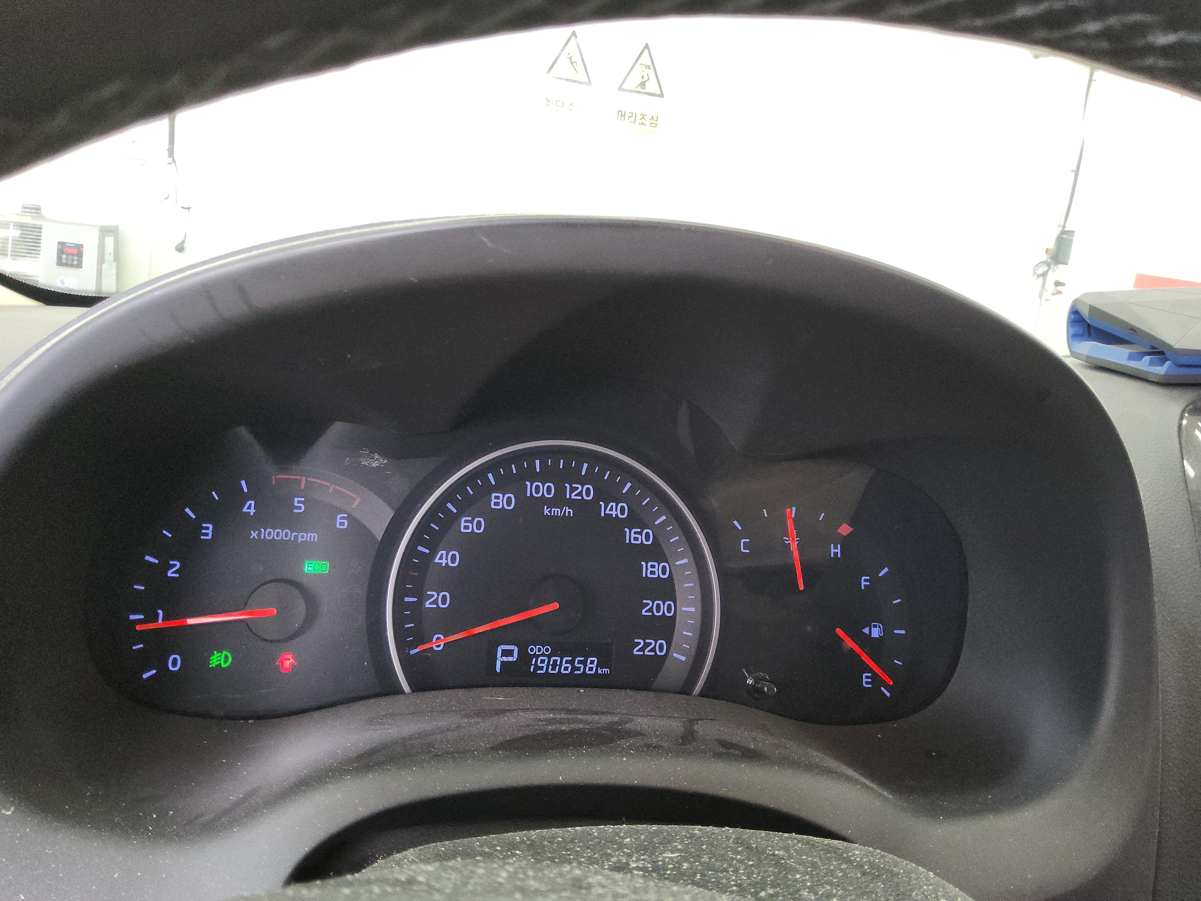 Kia Carnival 2014 - Image 8