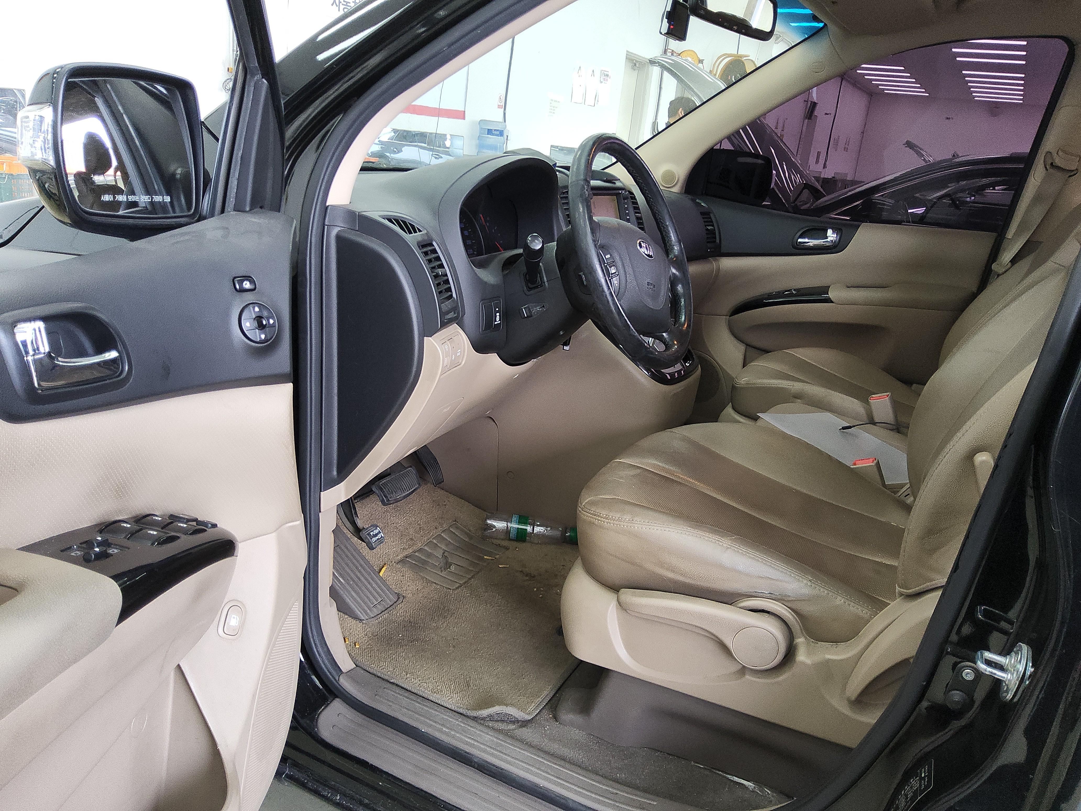 Kia Carnival 2014 - Image 9