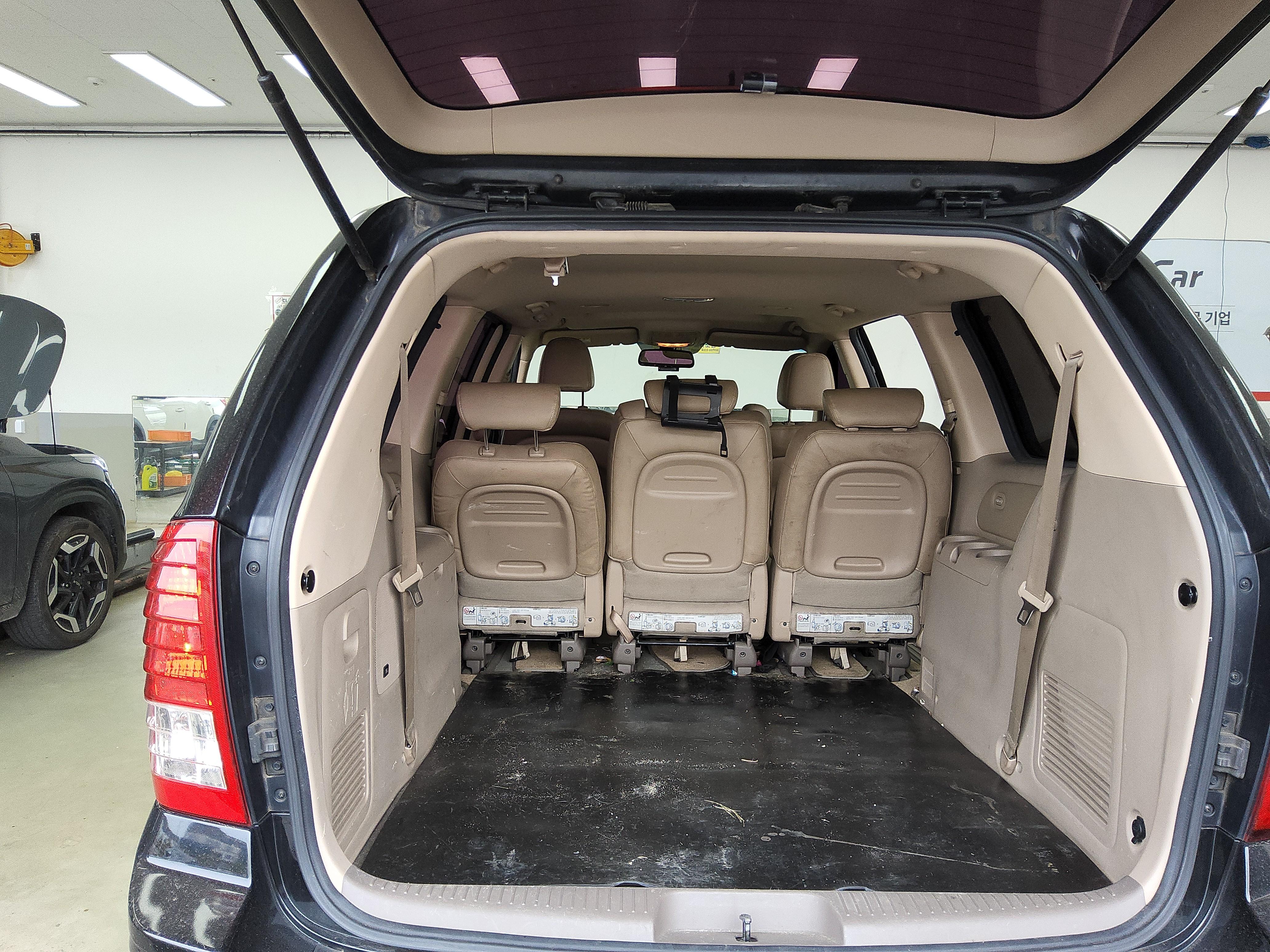 Kia Carnival 2014 - Image 12