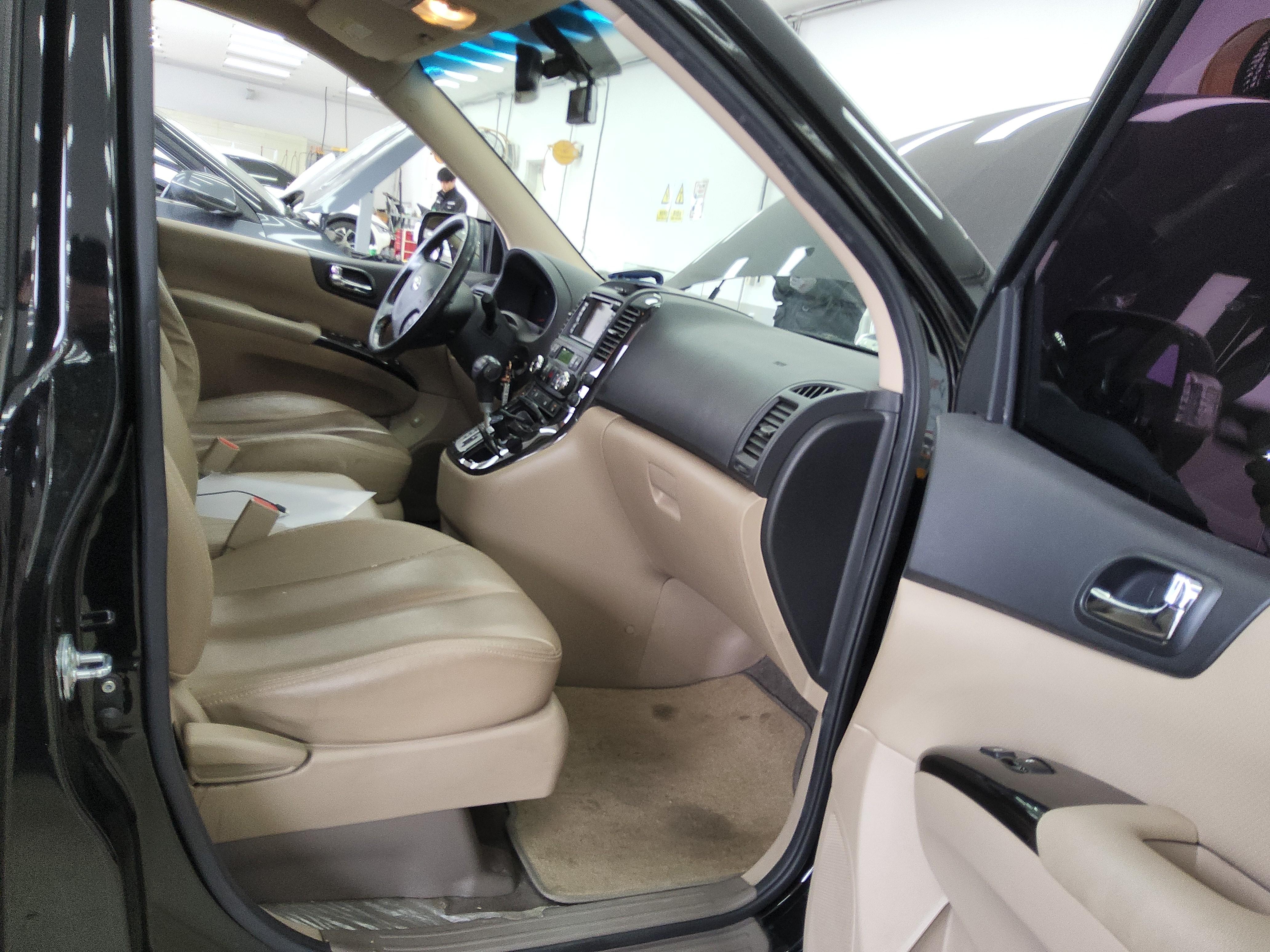 Kia Carnival 2014 - Image 14