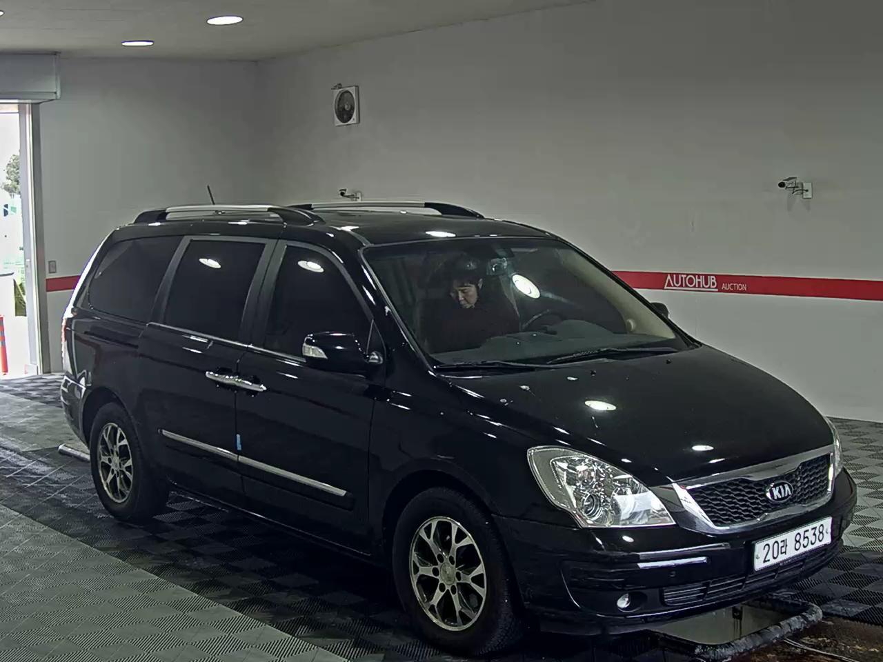 Kia Carnival 2014 - Image 2