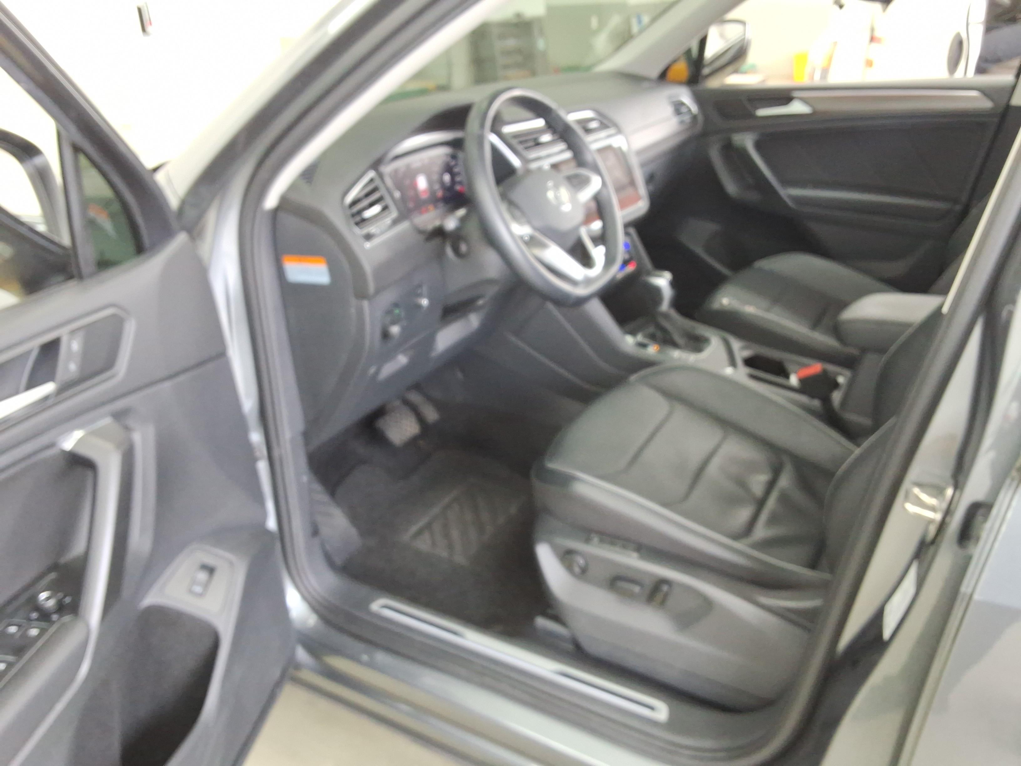 Volkswagen Tiguan - 10