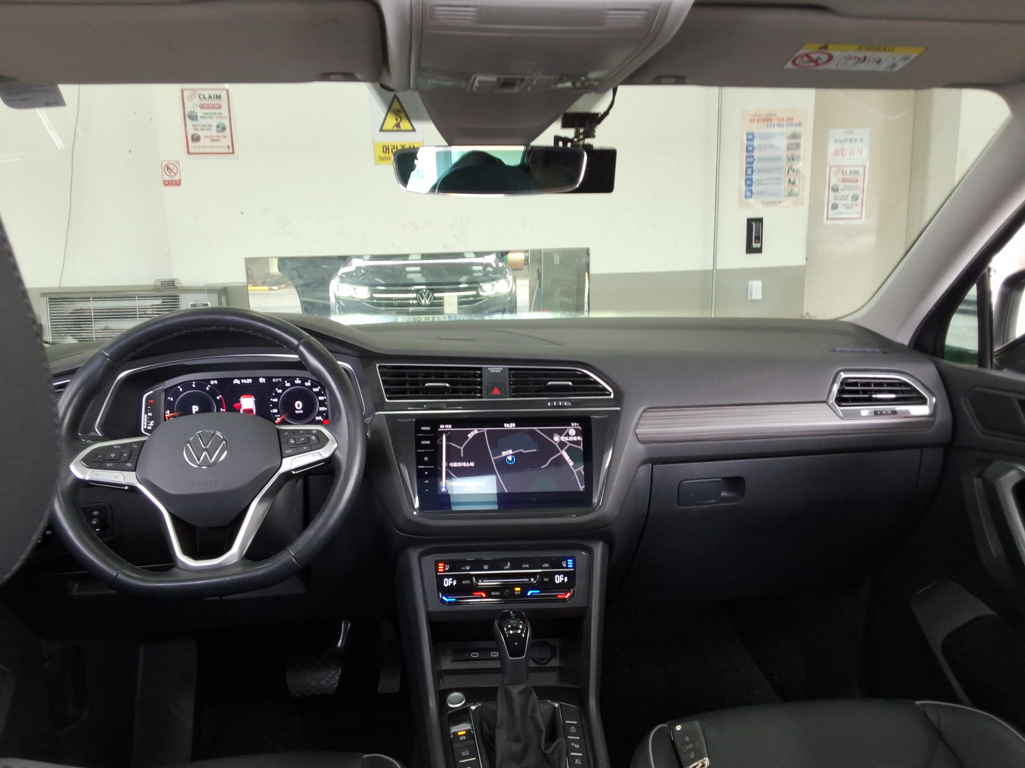 Volkswagen Tiguan - 11