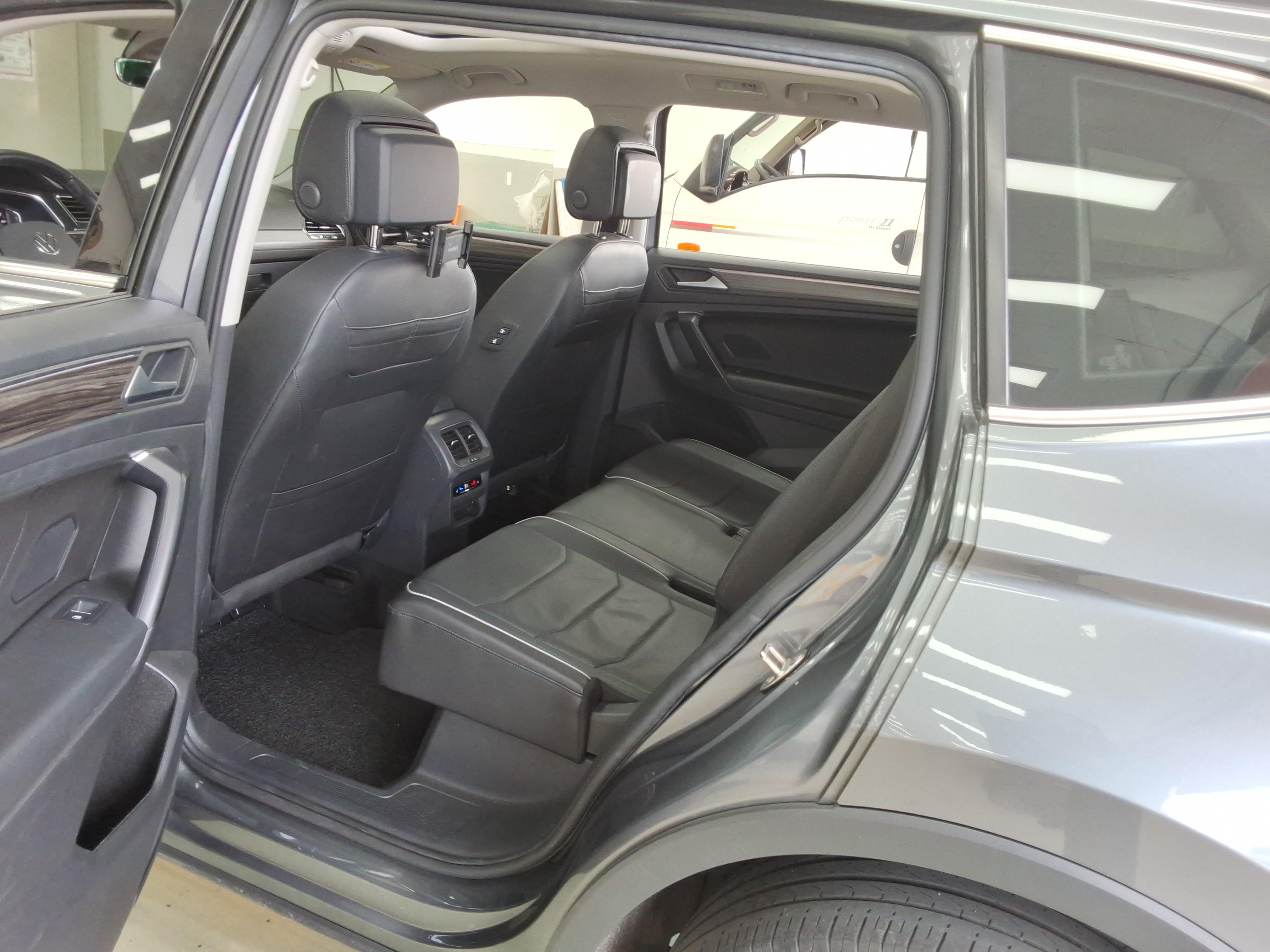 Volkswagen Tiguan - 12