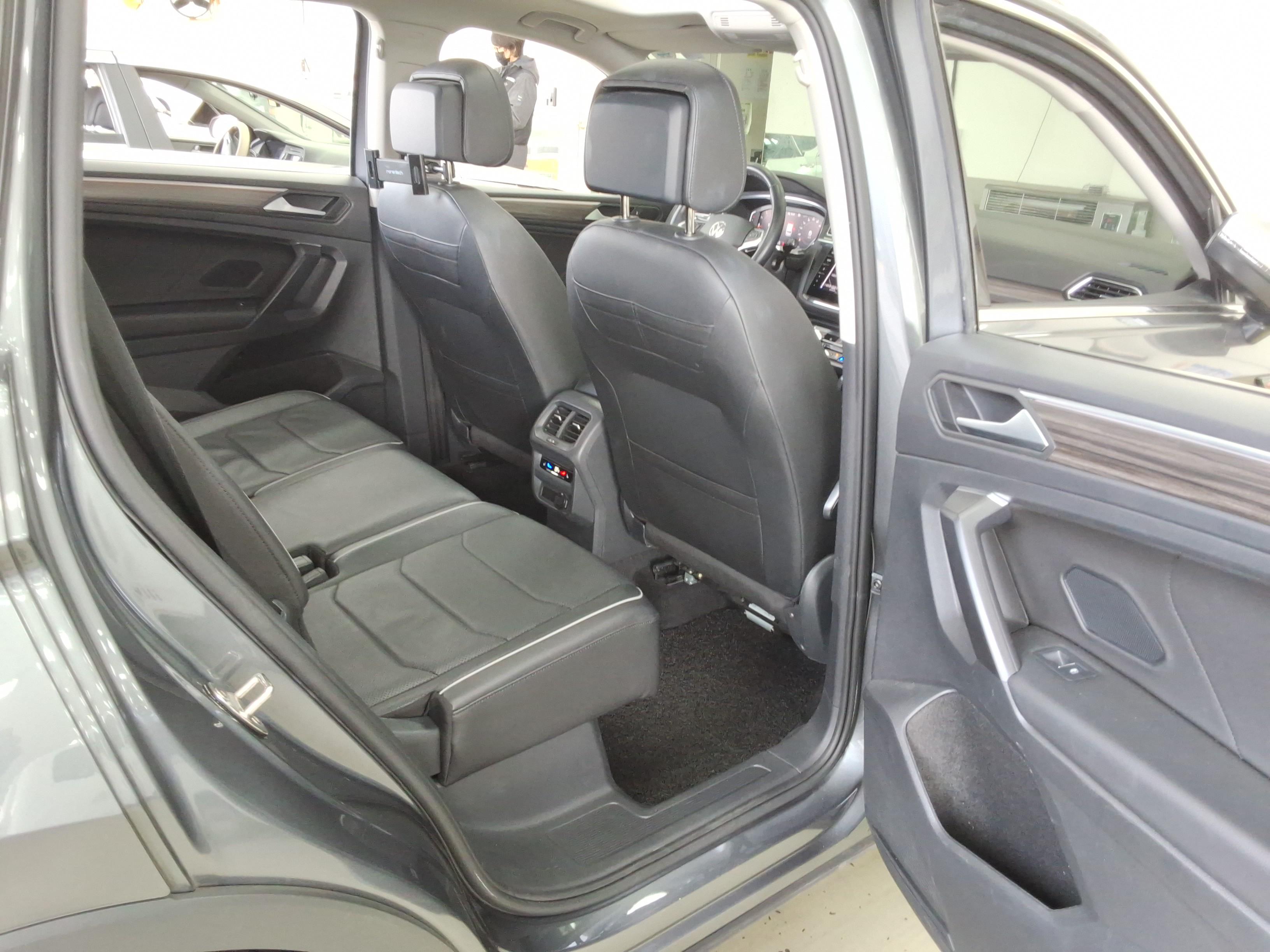 Volkswagen Tiguan - 13