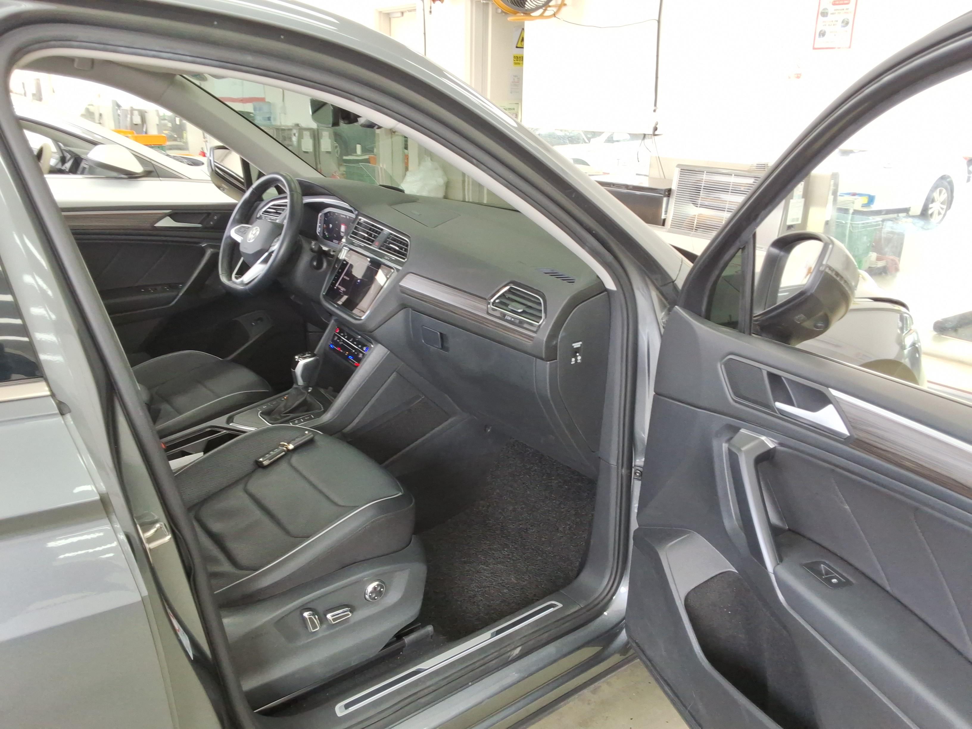 Volkswagen Tiguan - 14