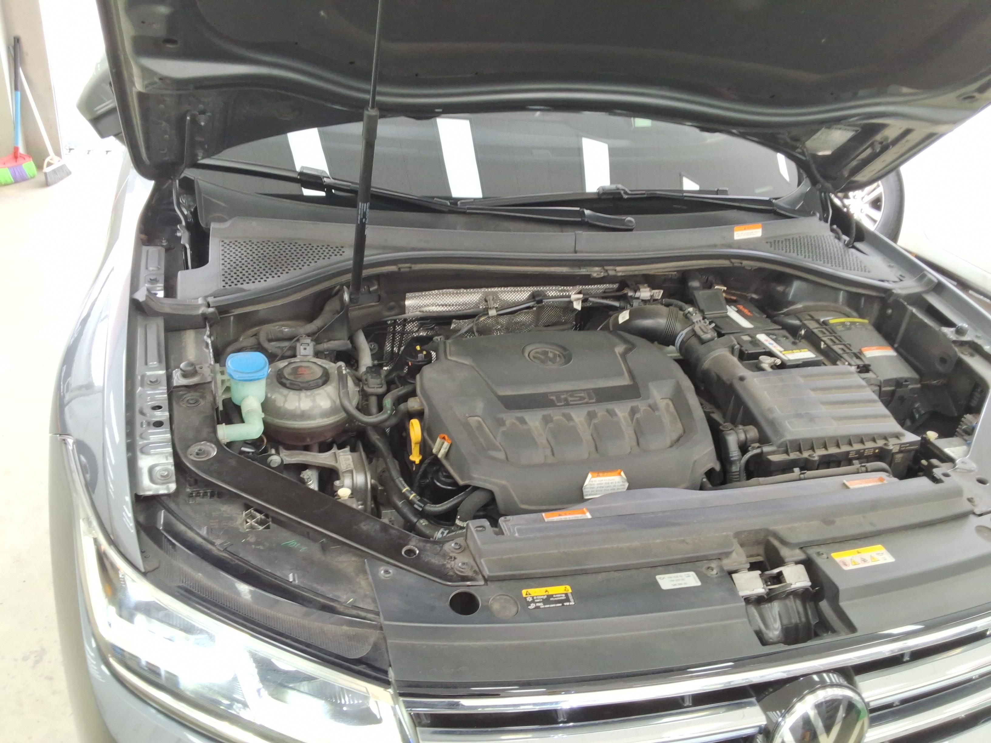 Volkswagen Tiguan - 16