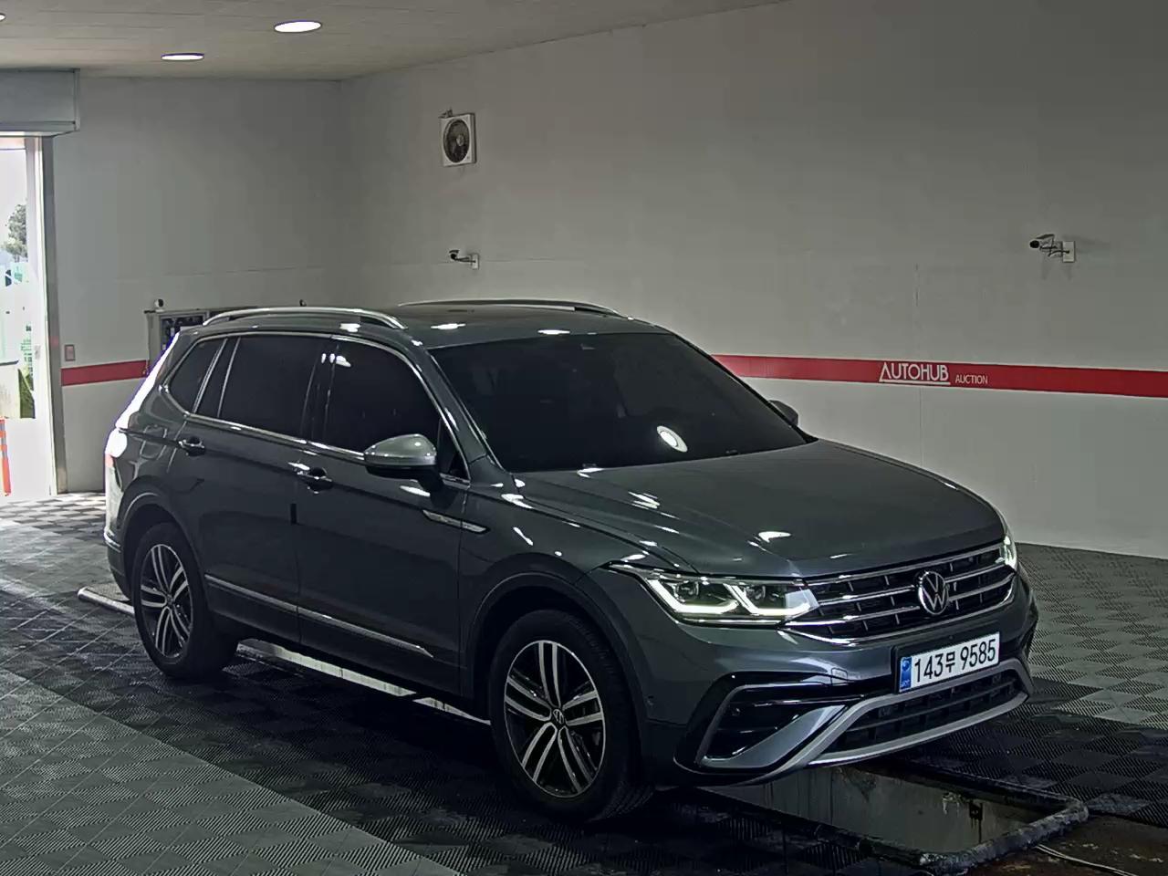 Volkswagen Tiguan - 2