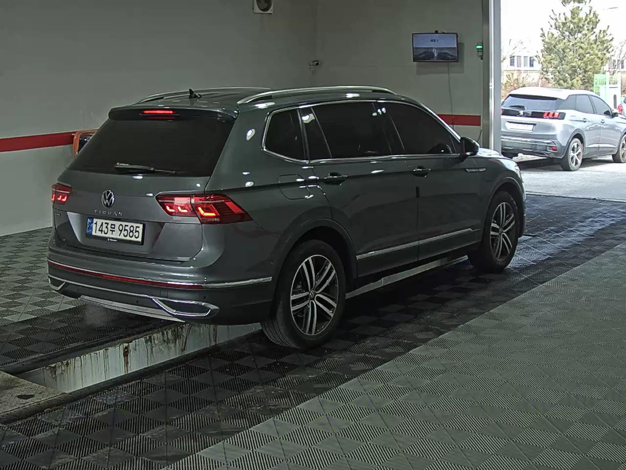 Volkswagen Tiguan - 4