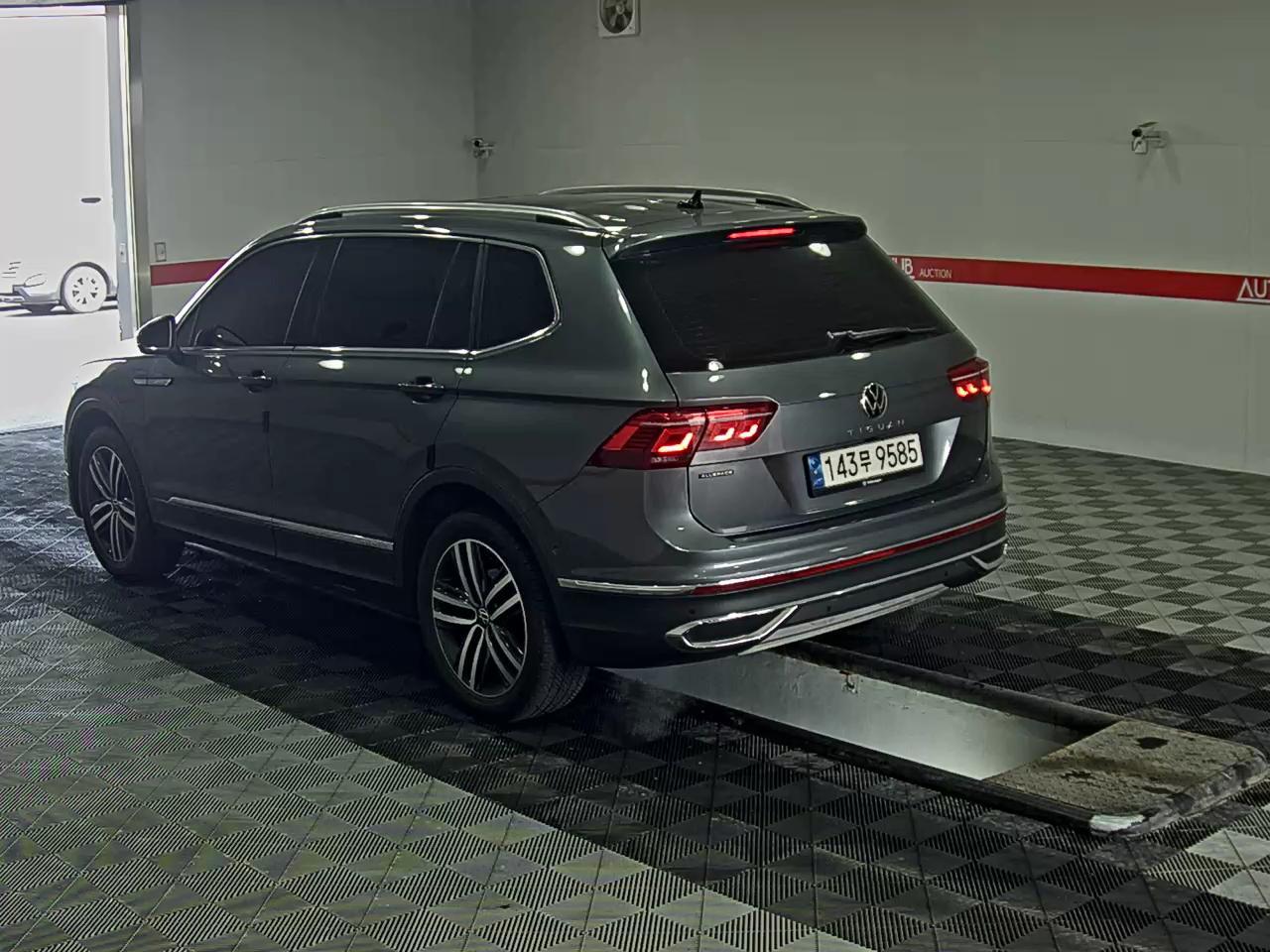 Volkswagen Tiguan - 5