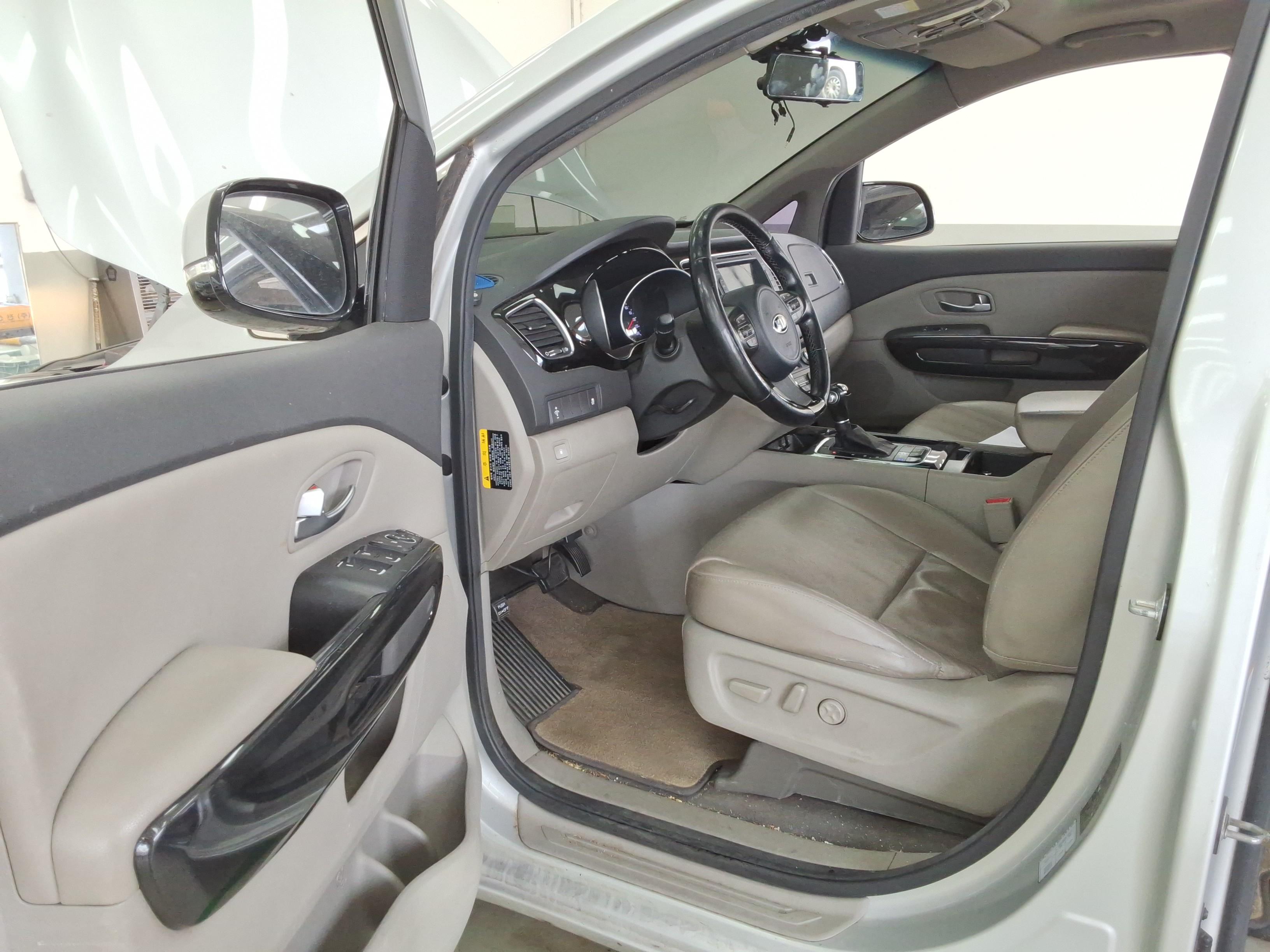 Kia SEDONA 2015 - Image 9