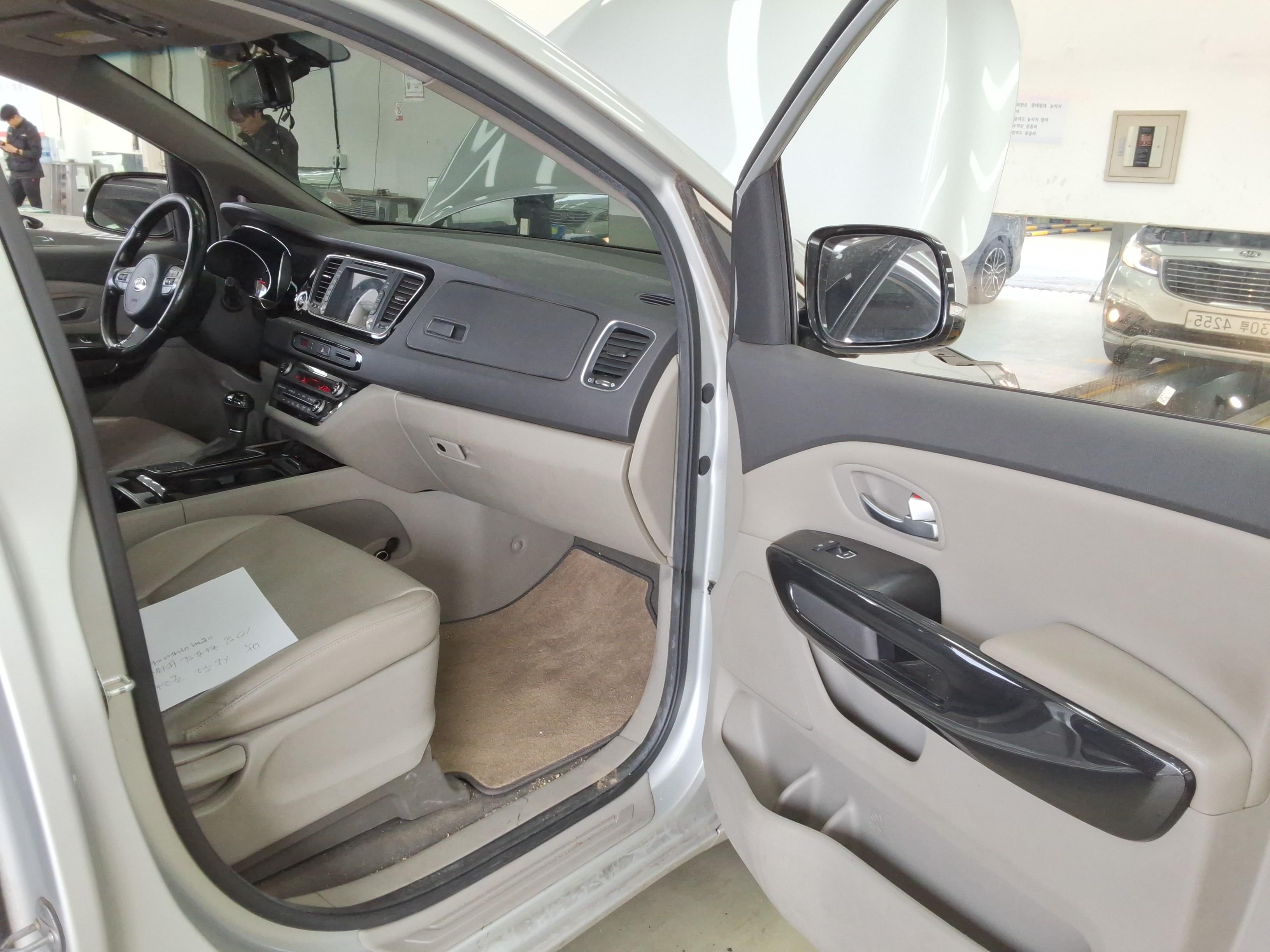 Kia SEDONA 2015 - Image 12