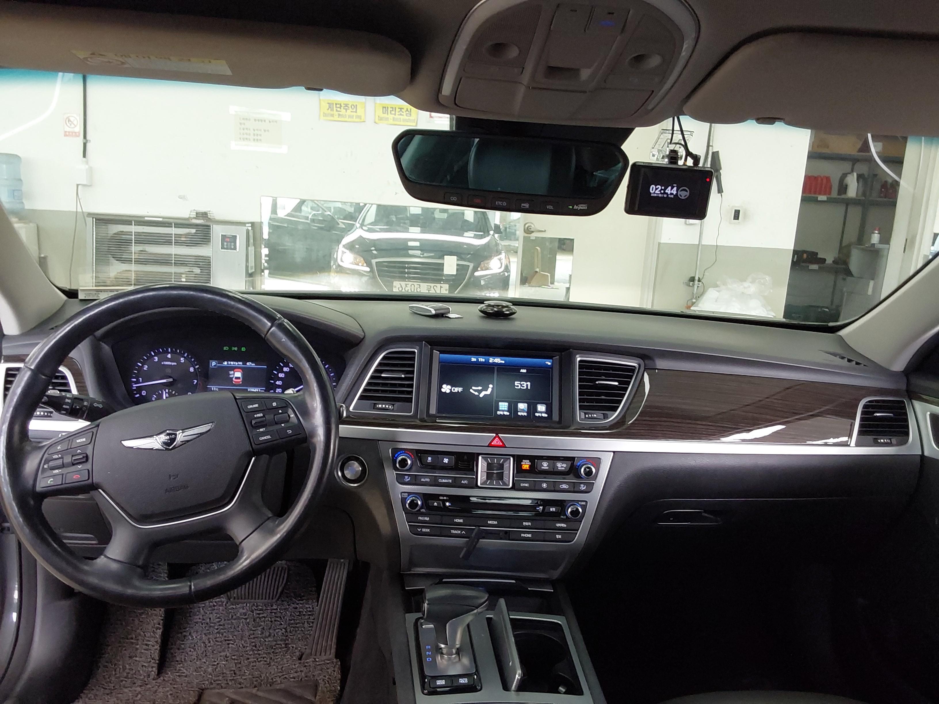 Genesis G80 2018 - Image 10