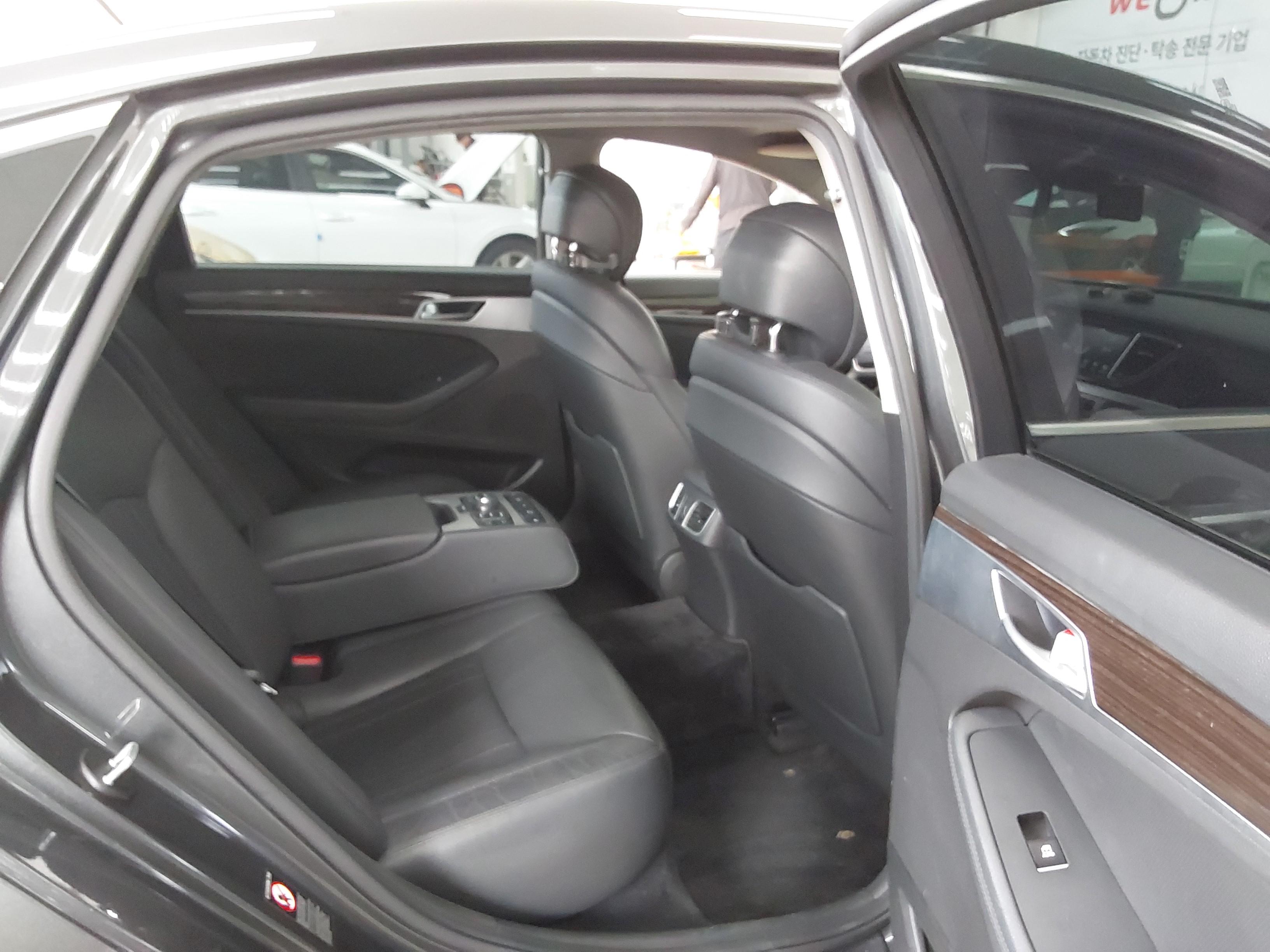 Genesis G80 2018 - Image 13